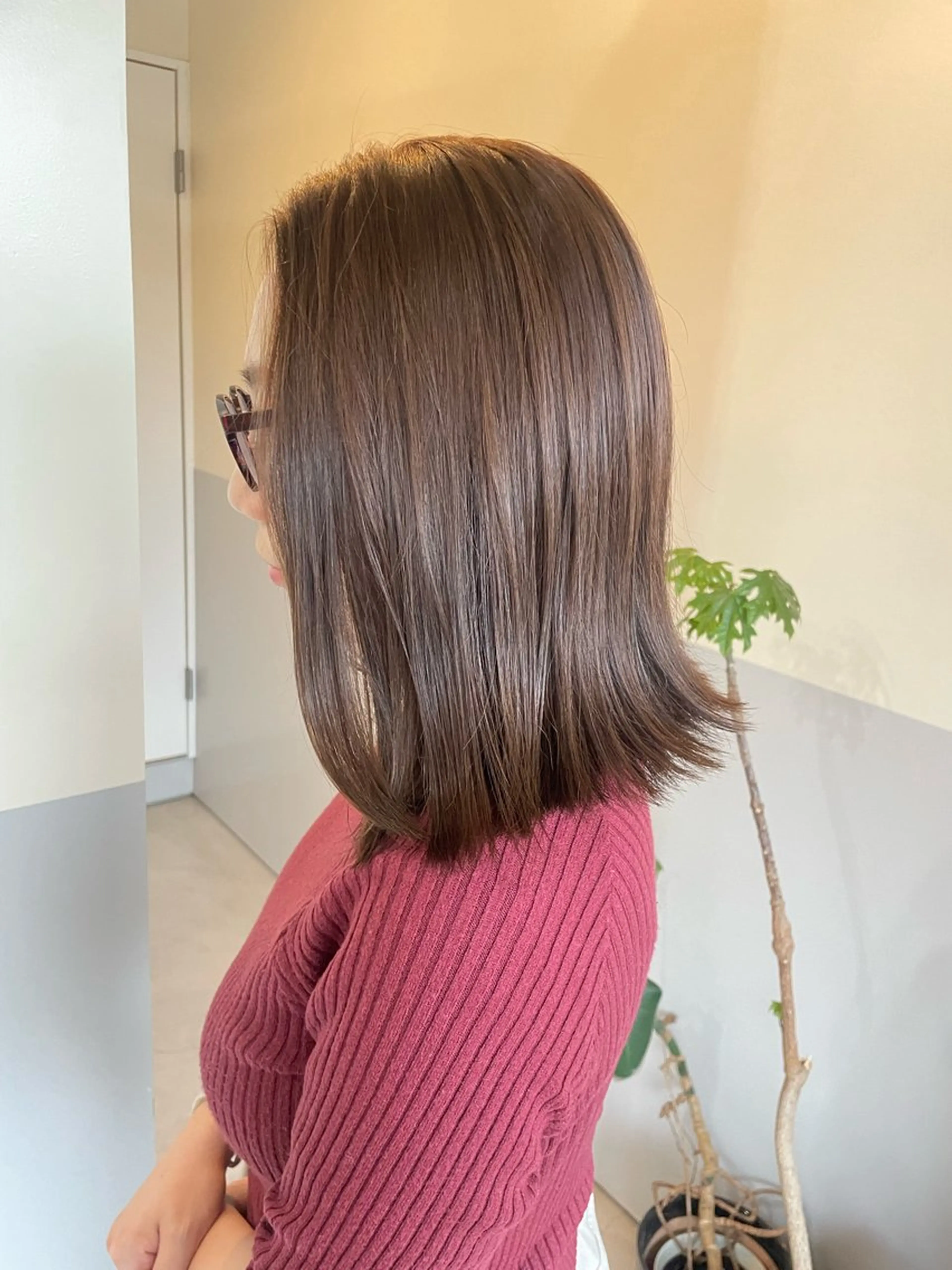 ミディアム カラー ブリーチ イルミナカラー ブリーチなしカラー ボブ 小久保 里紗のヘアスタイル