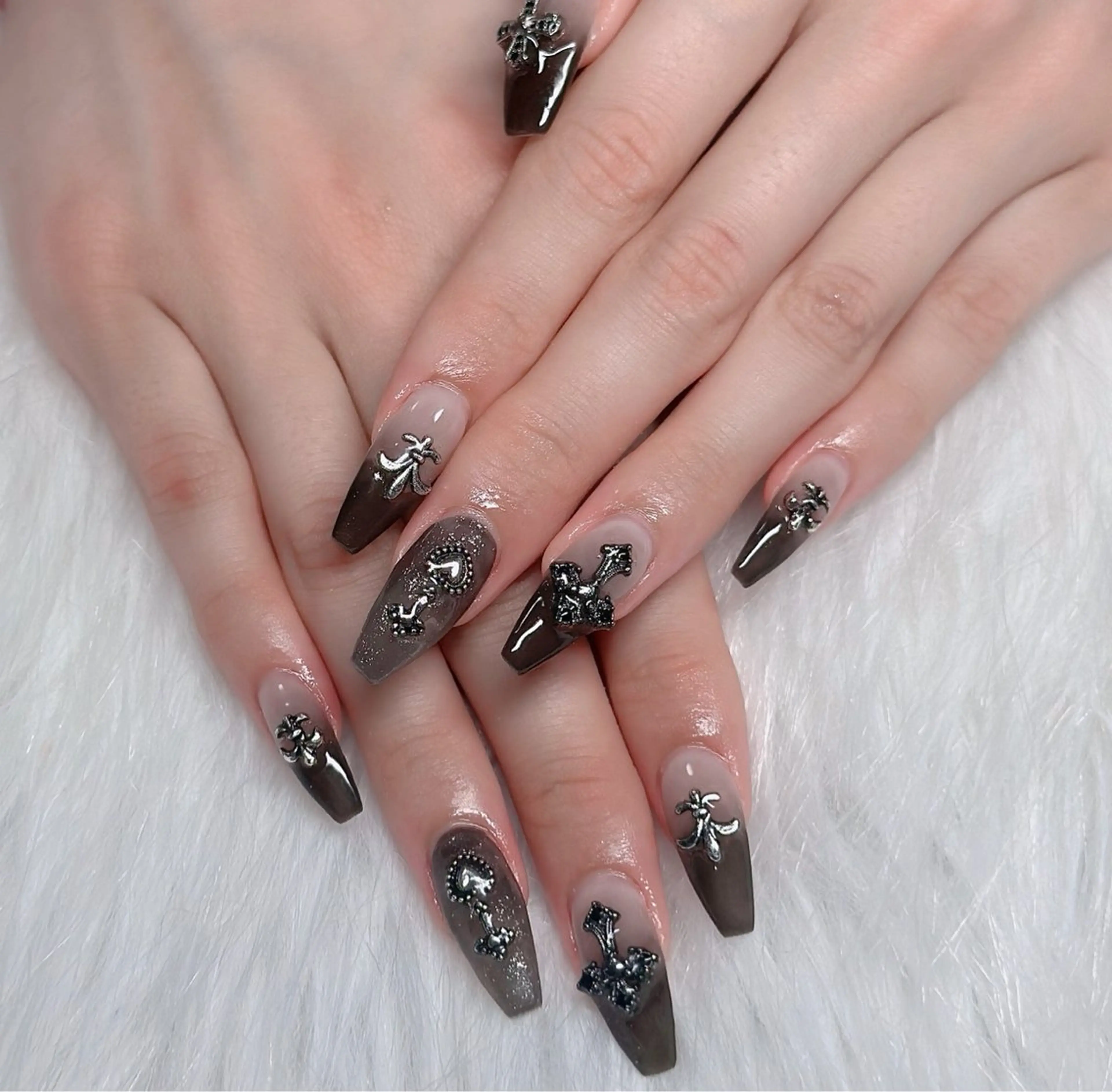 ネイル フレンチネイル ジェルネイル ガラスフレンチ ハロウィン ハート H.baby Nail Salonのネイルデザイン