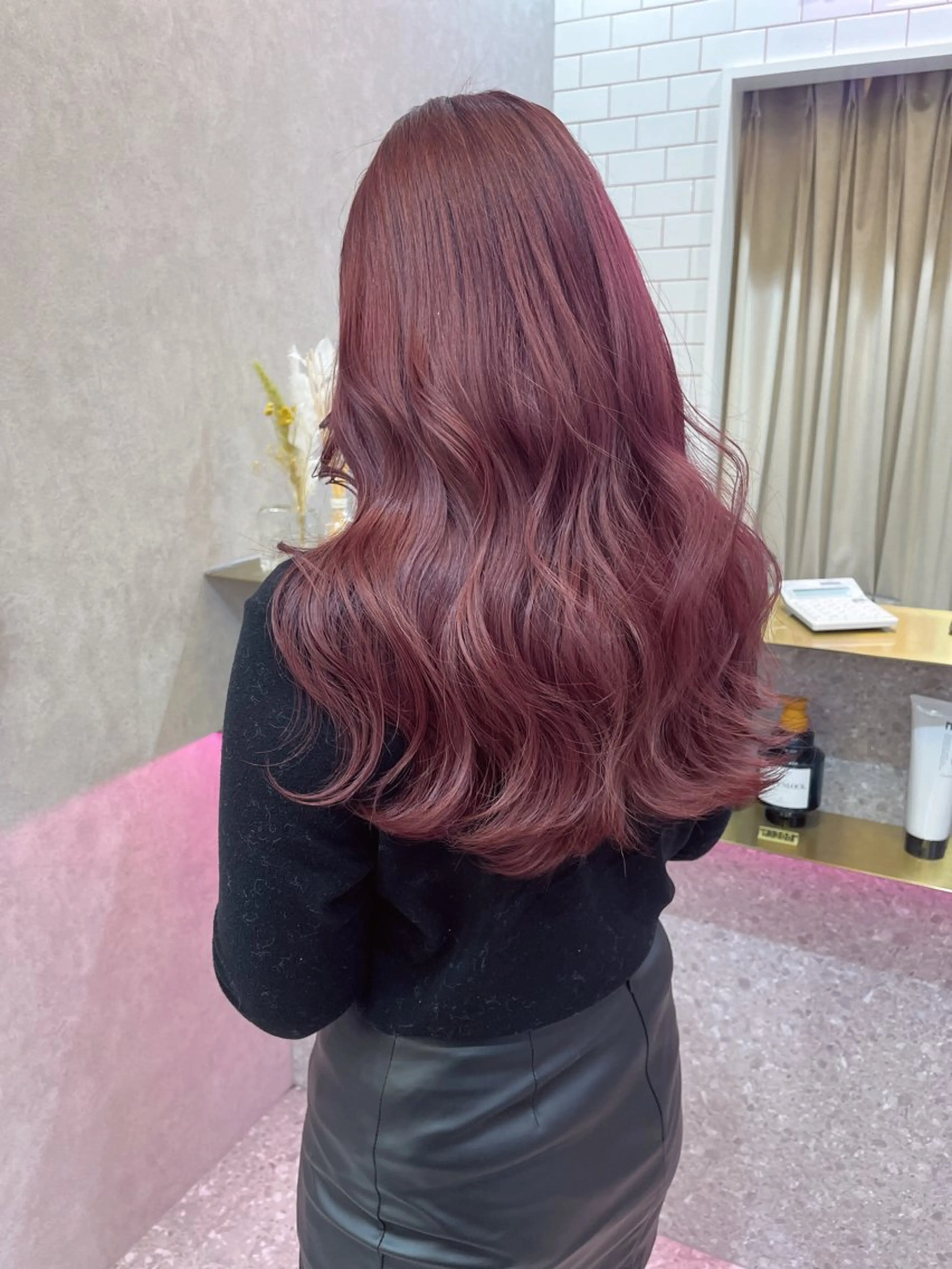 ロング カット ヘアカラー トリートメント karin ボブハイトーンのヘアスタイル