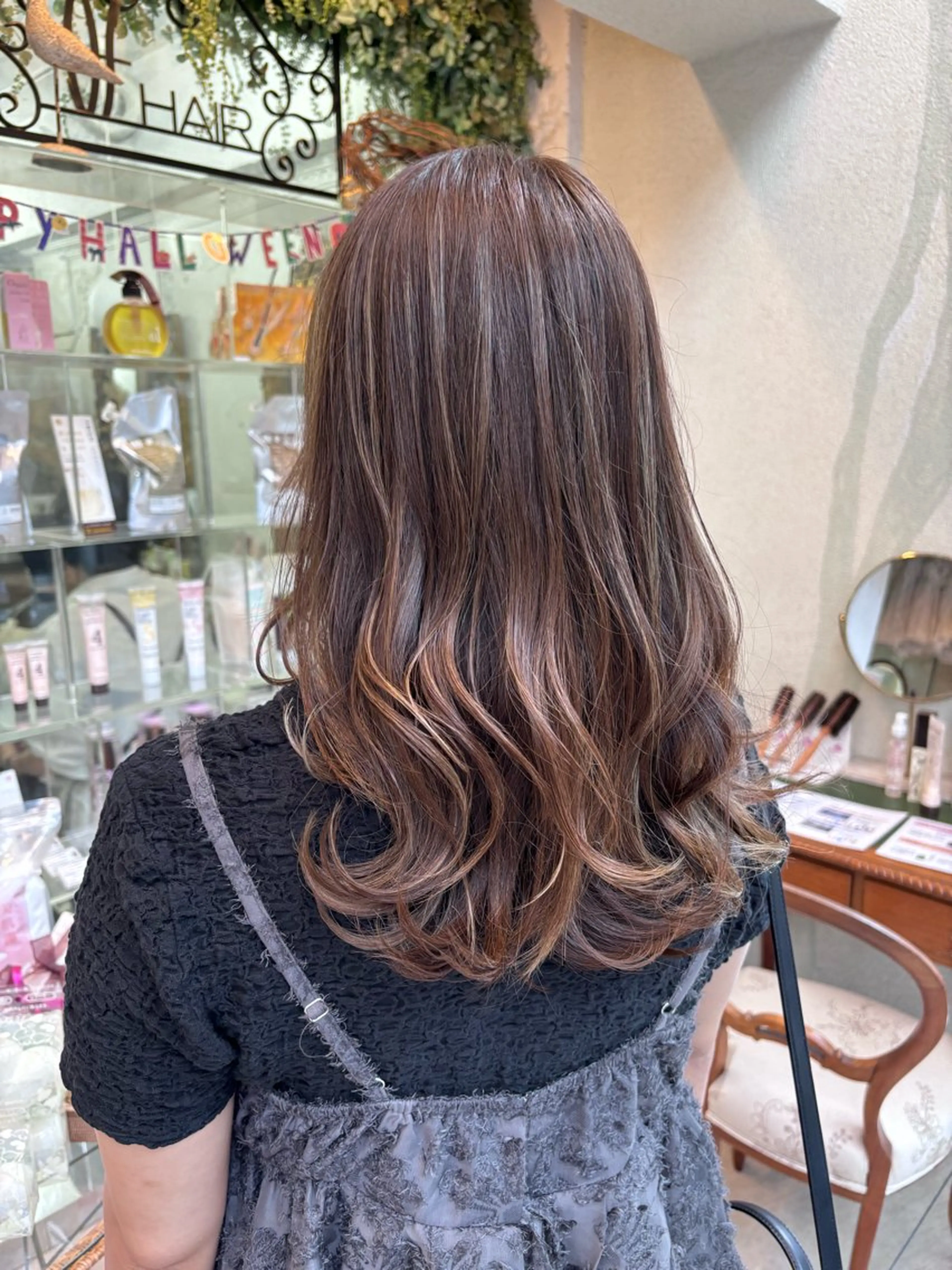 セミロング カラー REM所属・渋谷 とまとのヘアスタイル
