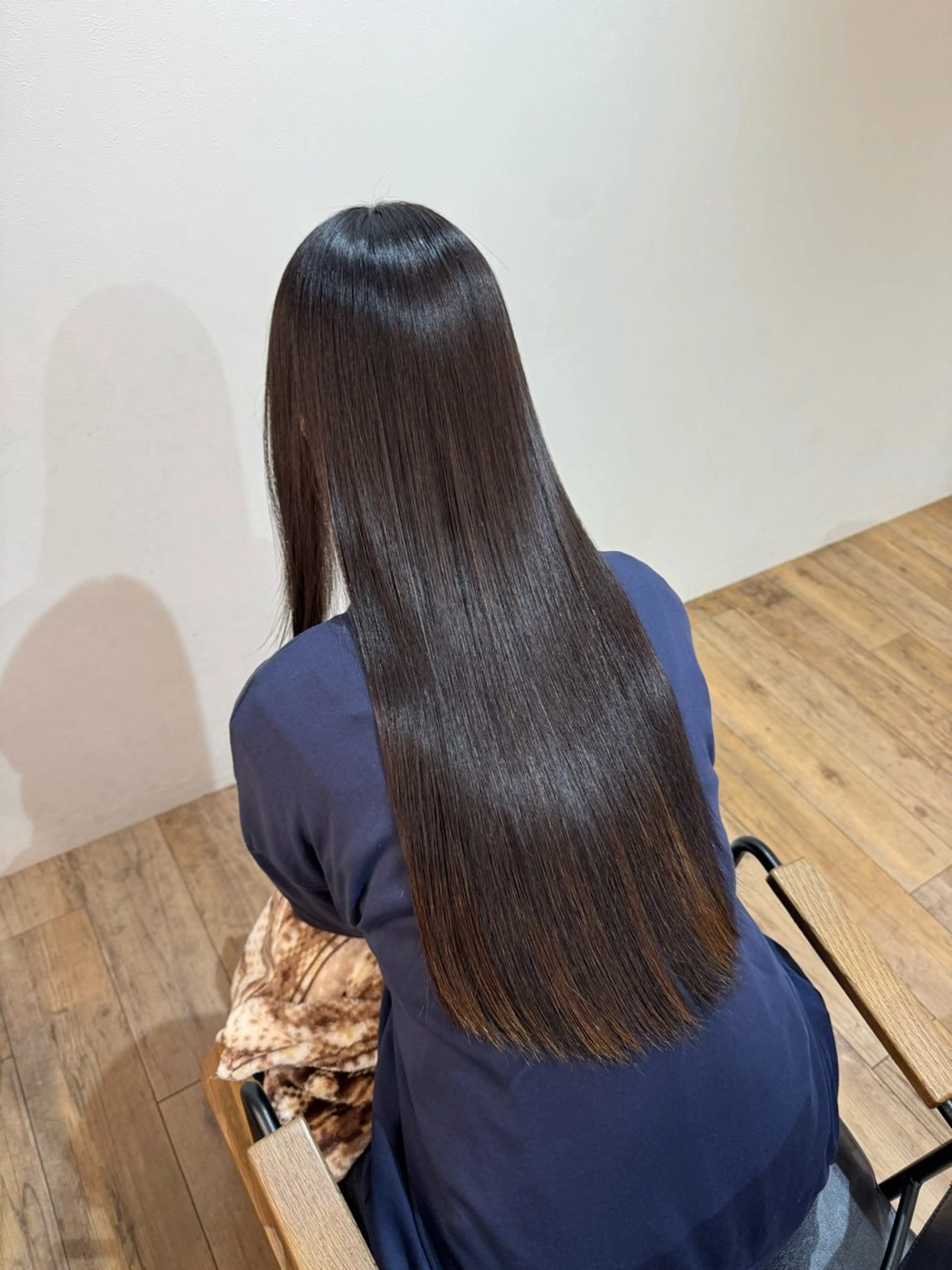 セミロング カット 縮毛矯正 トリートメント afloatkobe所属・美髪/髪質改善 川口凌弥のヘアスタイル