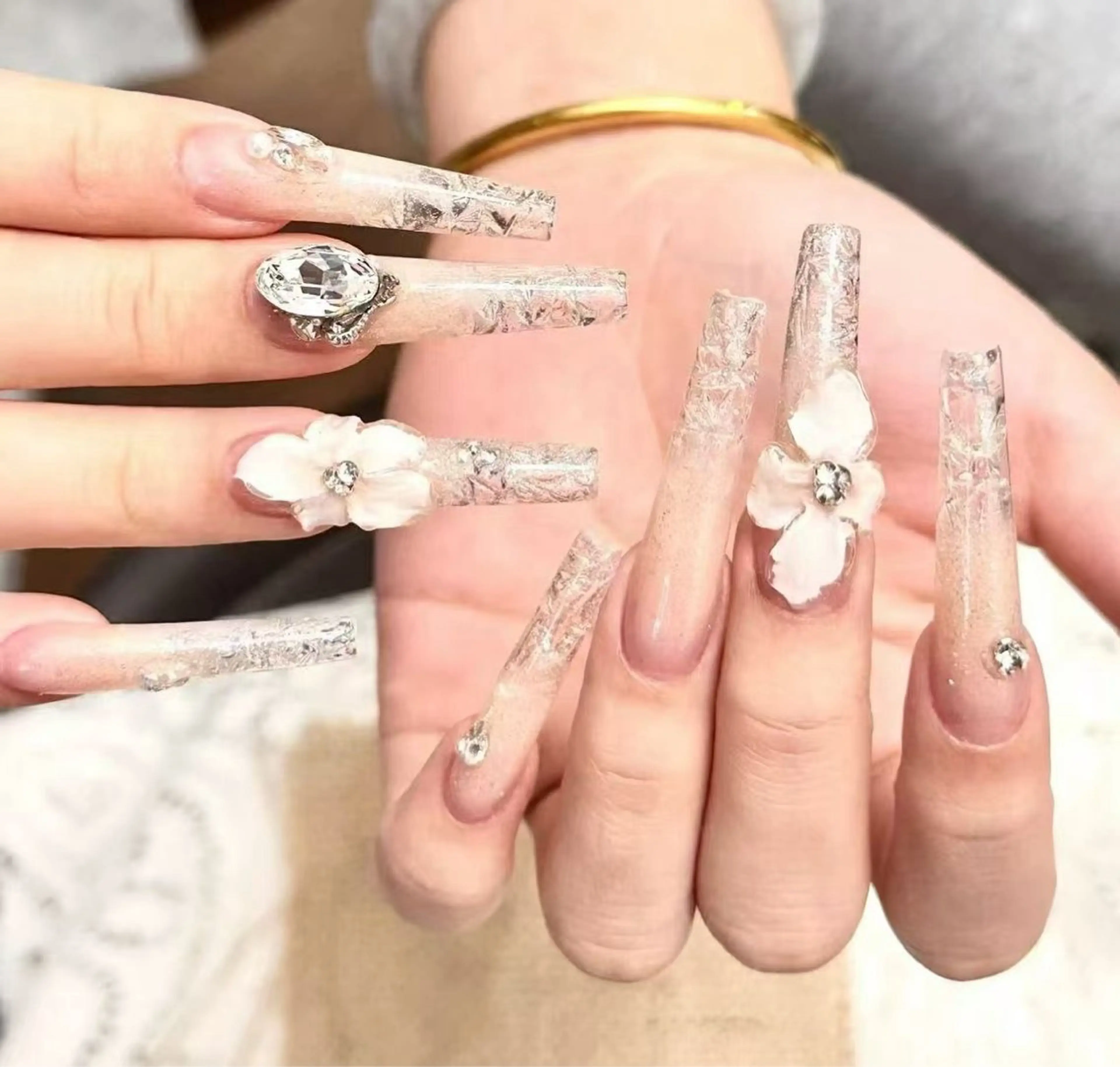 ネイル オーロラネイル フラワーネイル フットネイル フレンチネイル ジェルネイル ハンドネイル BabyYouMi nailのネイルデザイン