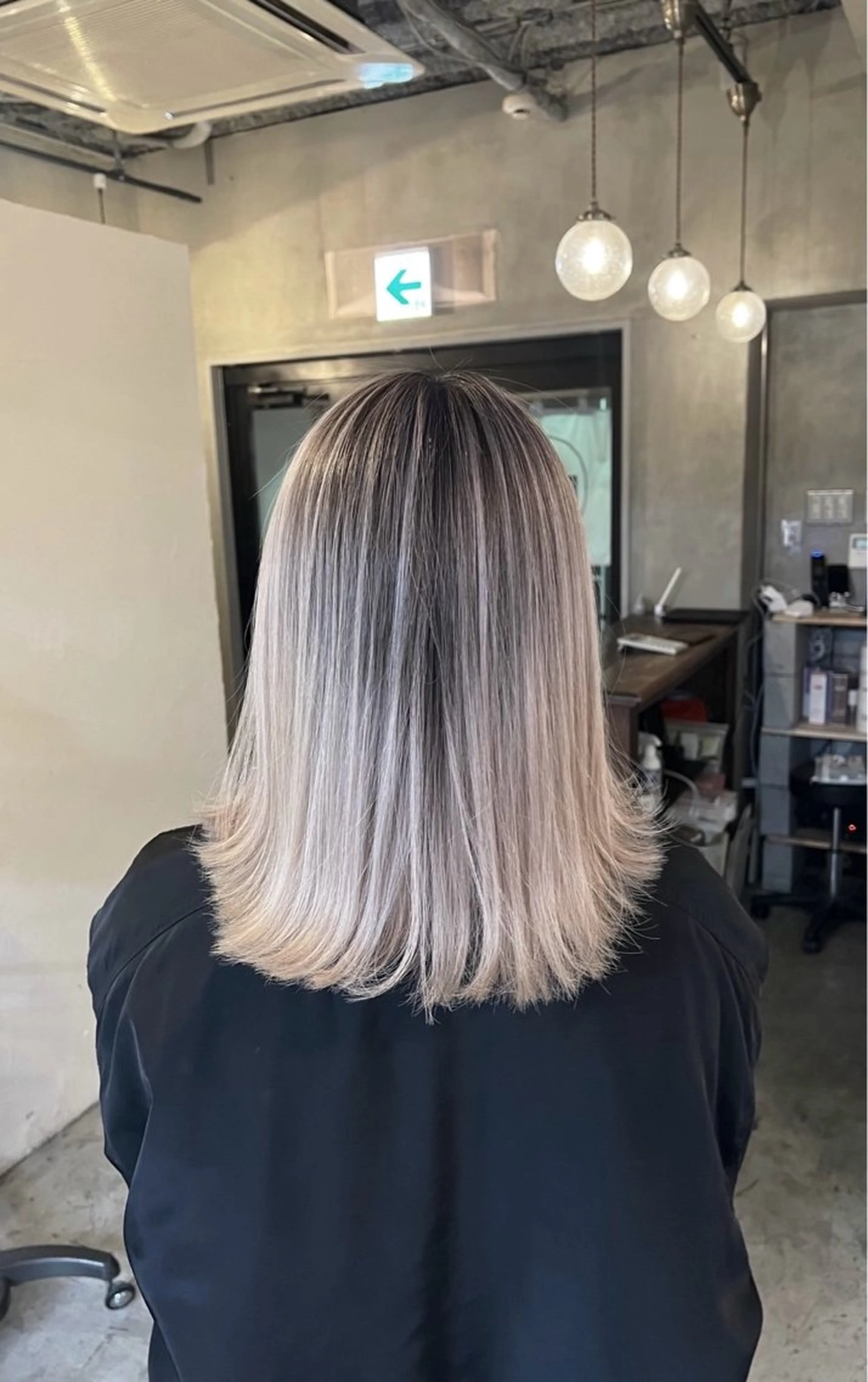 ショート カラー バレイヤージュ グレージュ レイヤーカット ヘアカラー トリートメント ROBIN所属・指名数No.1 /NAOYAのヘアスタイル