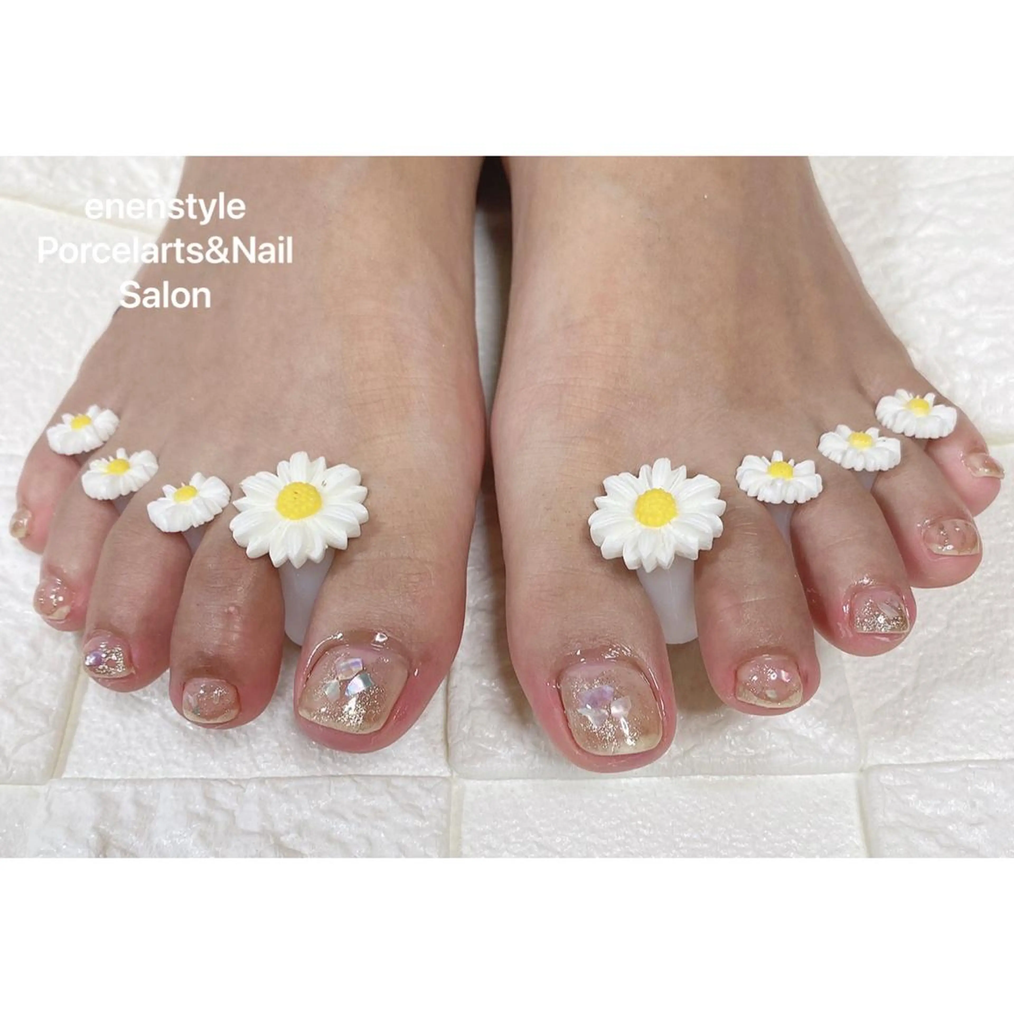 ミディアム ネイル ハンドネイル フットネイル 👑enen style👑のネイルデザイン