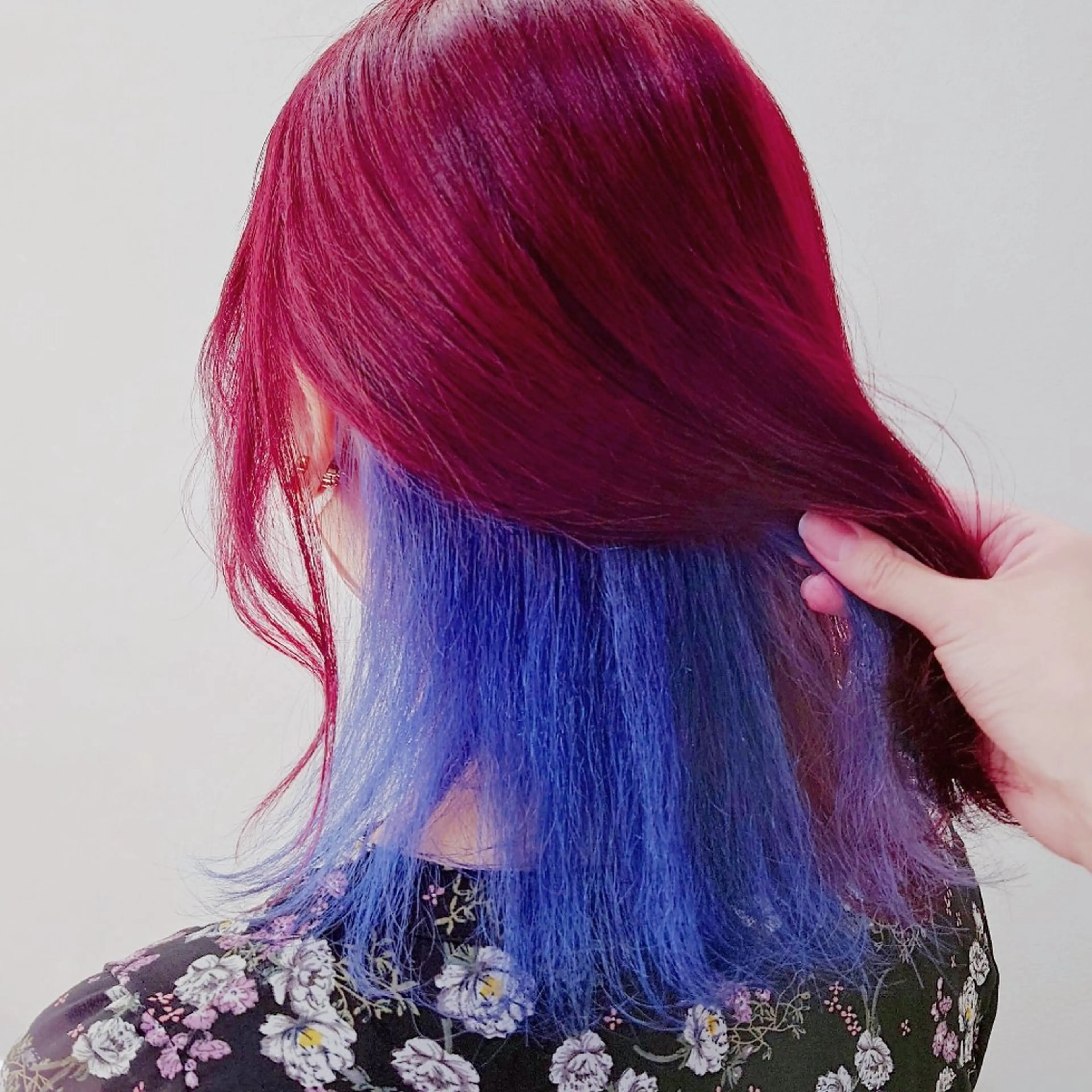 ミディアム カラー ヘアアレンジ ブリーチ ブルーカラー デザインカラー ハイトーンカラー インナーカラー カット ヘアカラー トリートメント かわい ゆうな 髪質改善/縮毛矯正のヘアスタイル