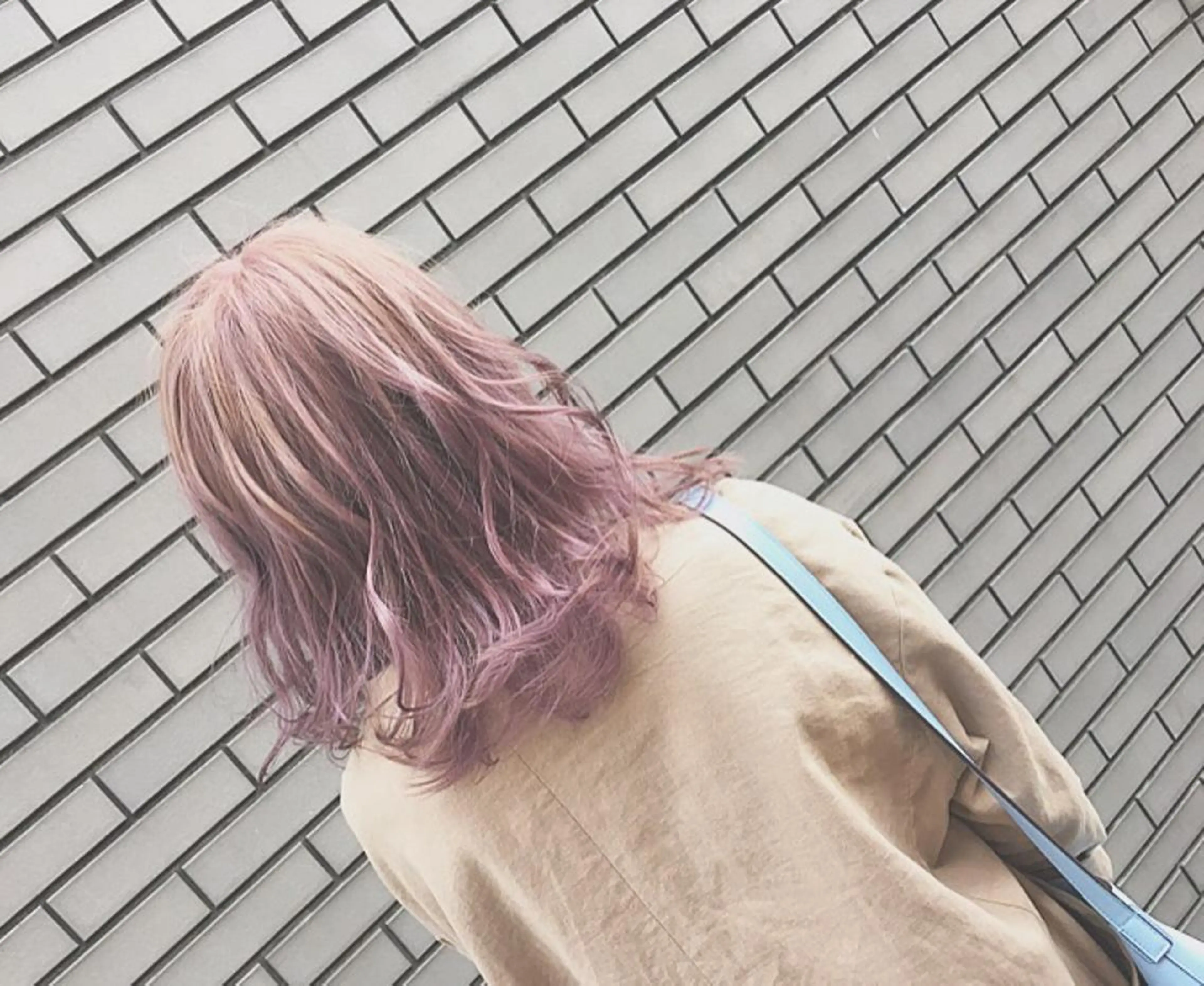 ミディアム カラー ブリーチ、パーマ 西部笑のヘアスタイル