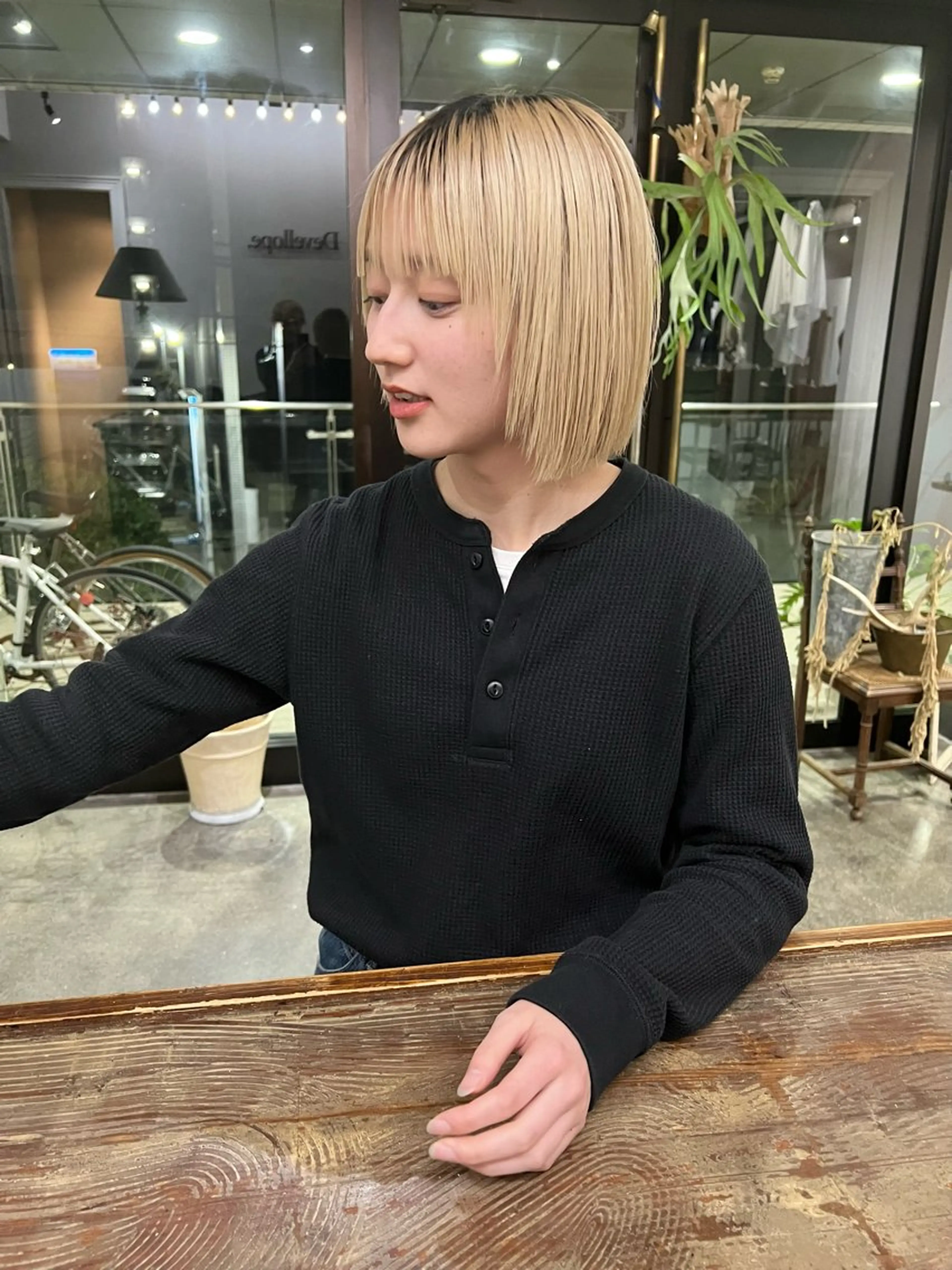 ショート カラー ボブレイヤー ベージュカラー ブロンド ブロンドベージュ ハイトーンカラー カット ヘアカラー 千葉 郁也のヘアスタイル