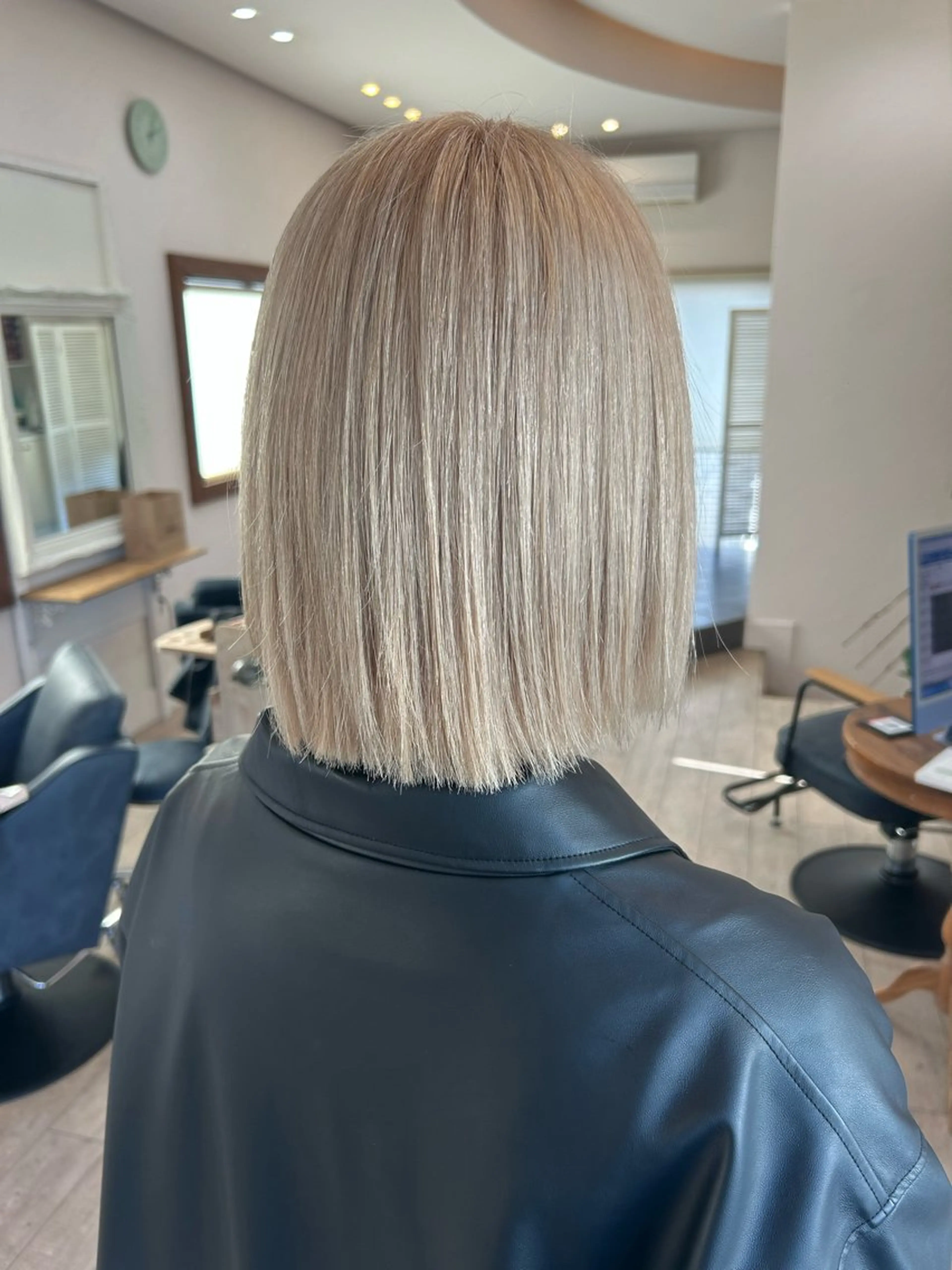 ショート カラー ブリーチ ダブルカラー ハイトーンカラー カット ヘアカラー トリートメント 180° OneEightyDegrees 中目黒所属・Himari 【ハイトーンカラー】のヘアスタイル