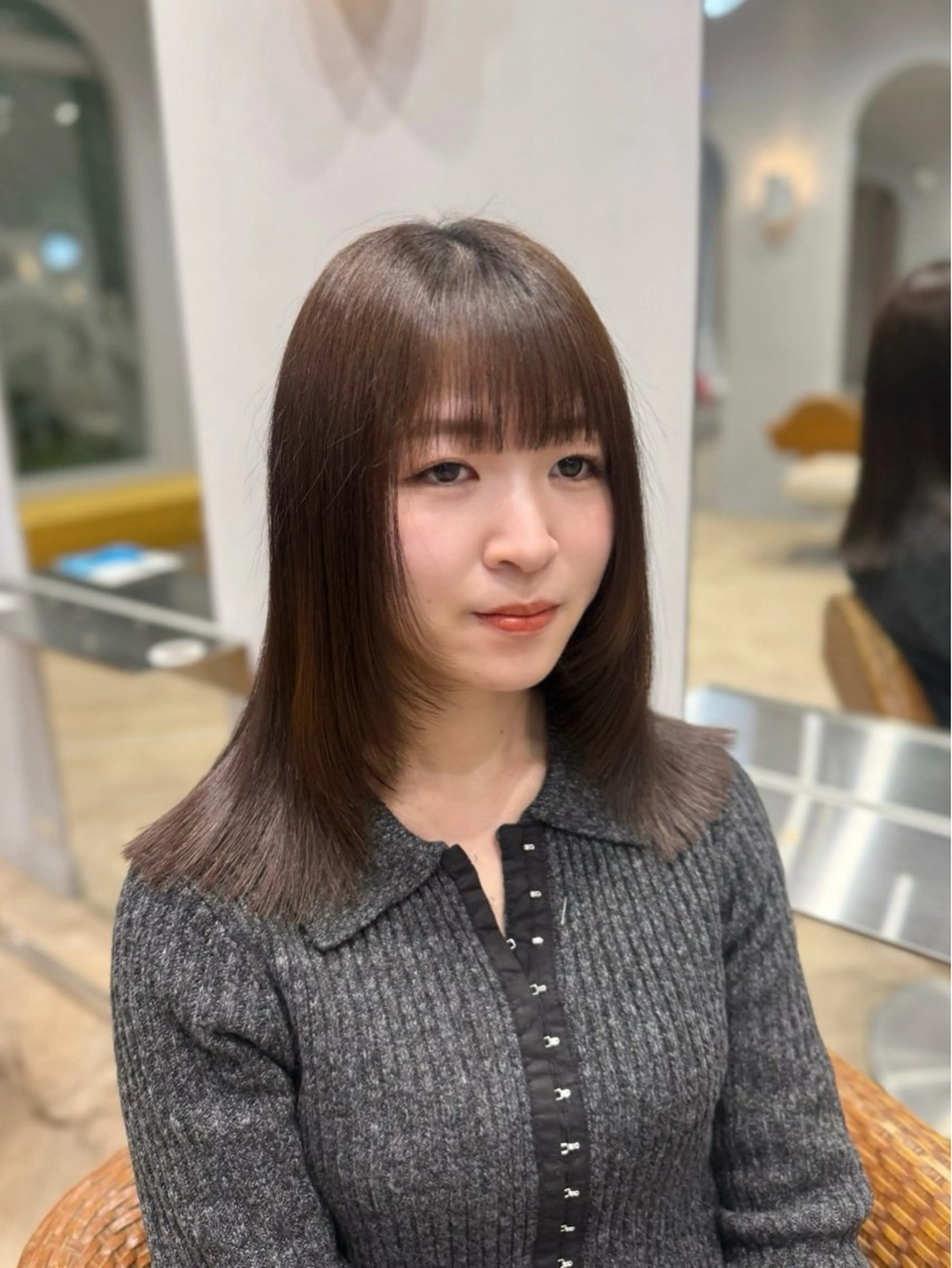 ミディアム ミディアムレイヤー 顔まわりレイヤー 顔周りカット レイヤーカット 外ハネヘア 大久保 凜香のヘアスタイル