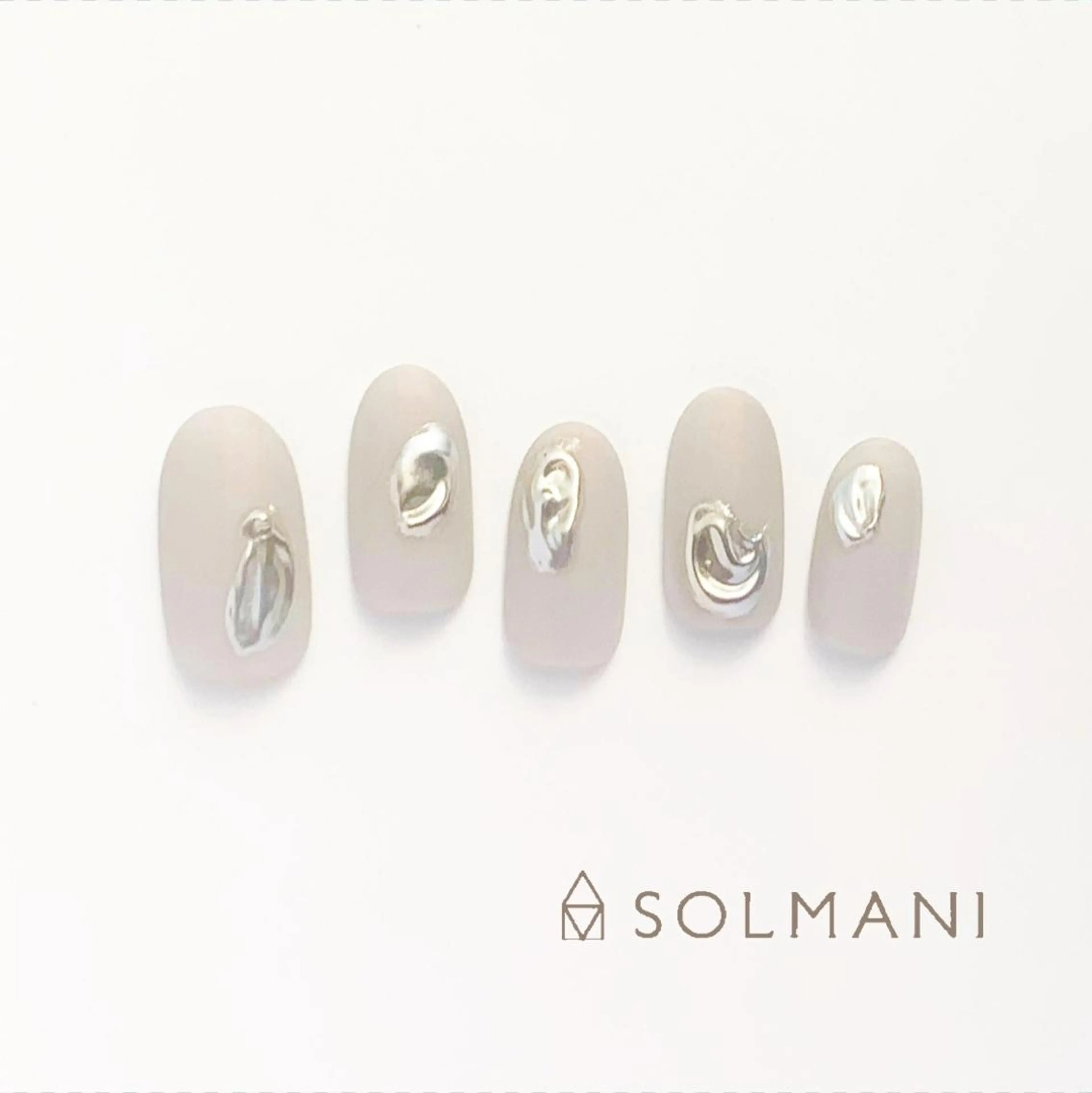 ネイル ミラーネイル ニュアンスネイル SOLMANI 予約担当のネイルデザイン