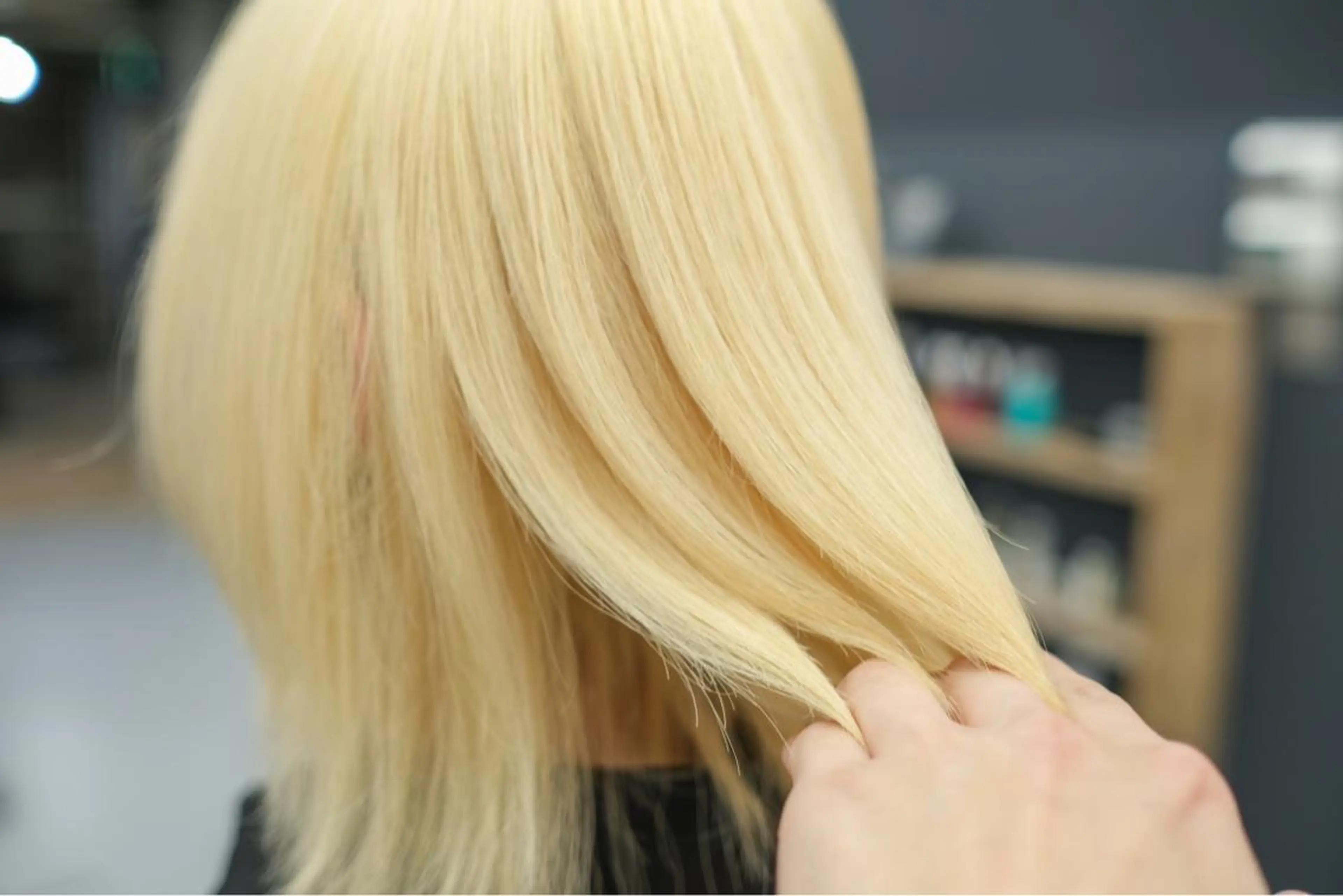 ミディアム カラー ブロンド ホワイトブロンド 栄・伏見 JOULE'Sのヘアスタイル