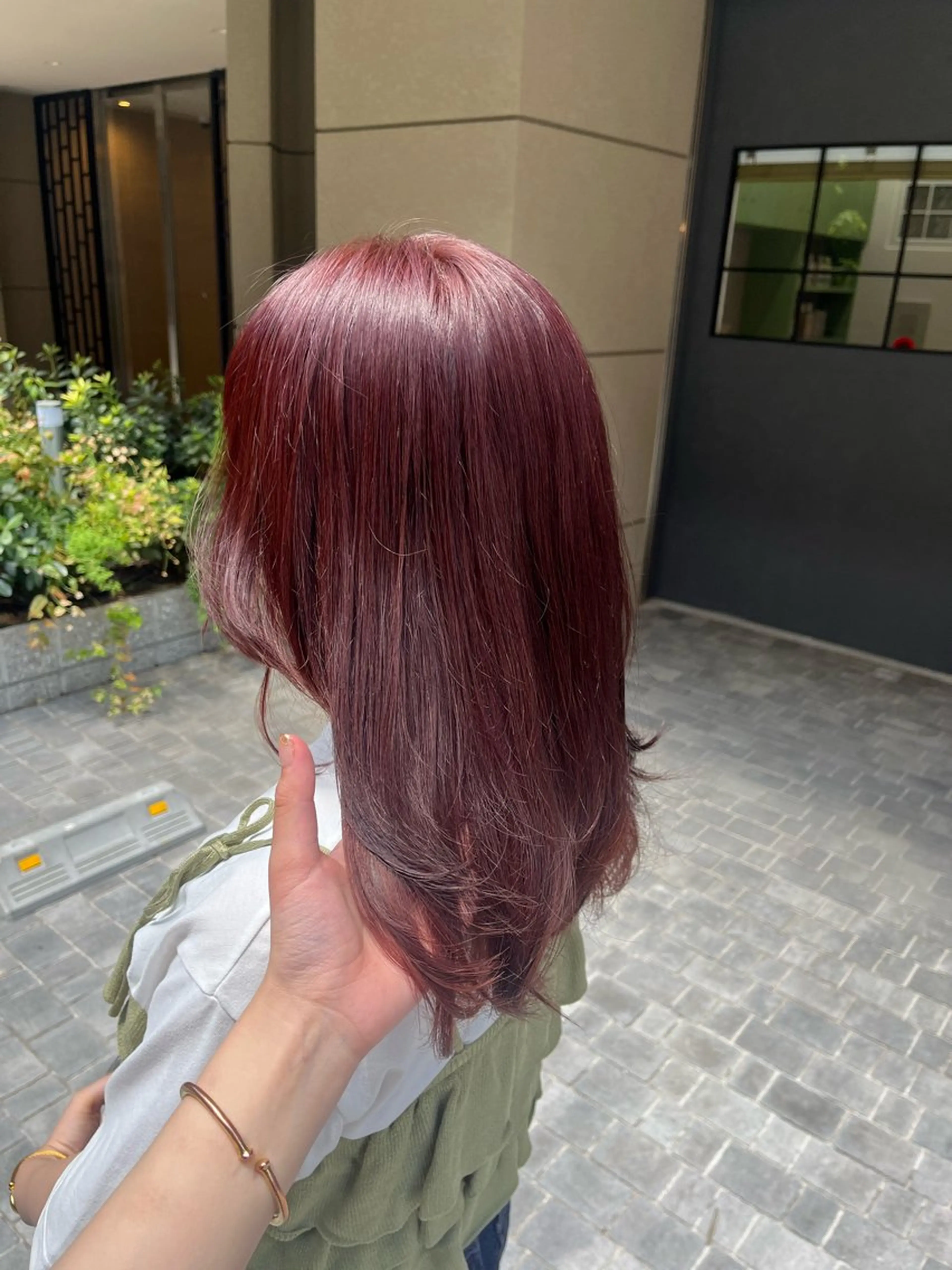 ミディアム カラー ブリーチ ダブルカラー ブリーチなしカラー レッドカラー ヘアカラー 西田 歩果のヘアスタイル