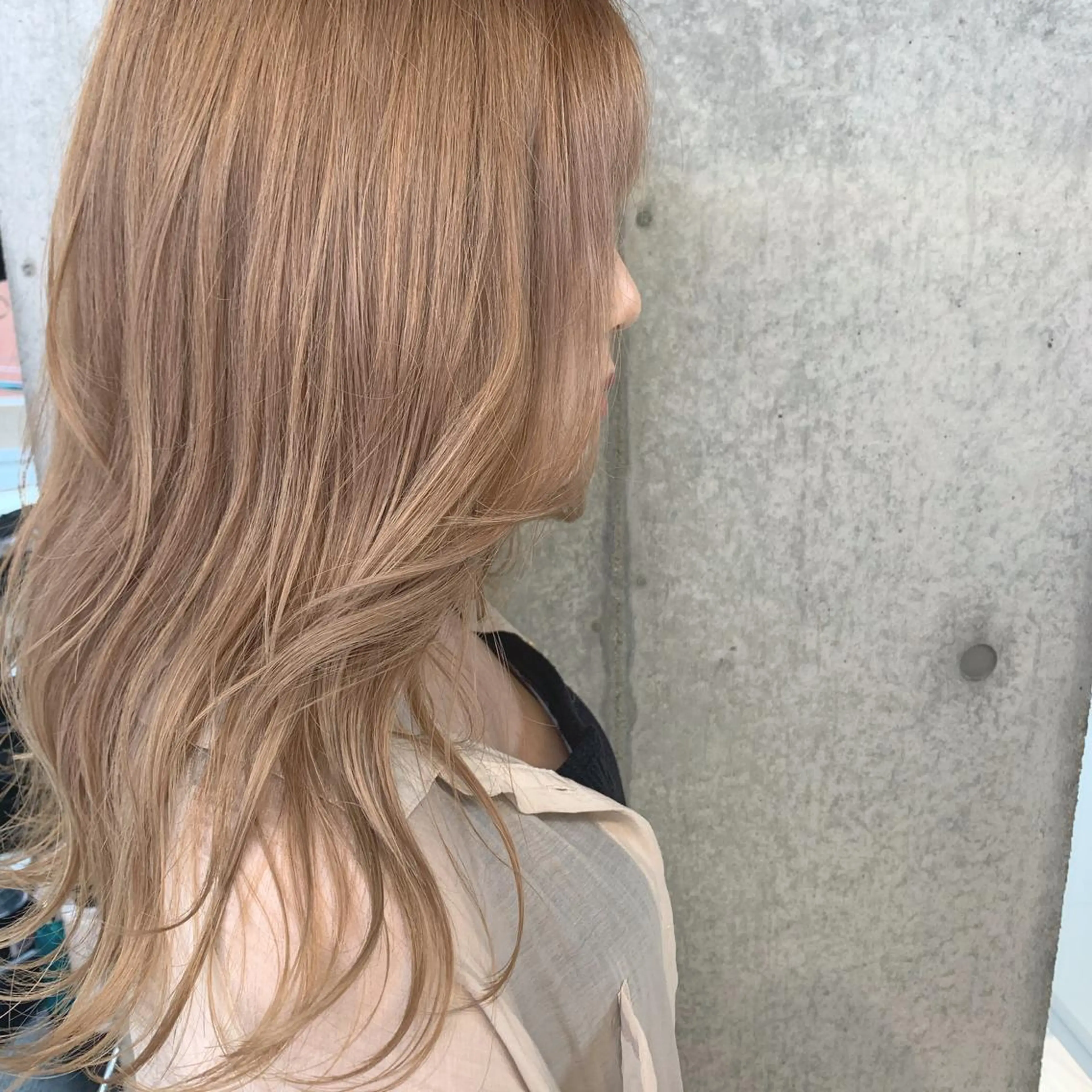 セミロング カラー ベージュカラー ミルクティーベージュ ナツミ/透明感カラー /酸性ストレートのヘアスタイル