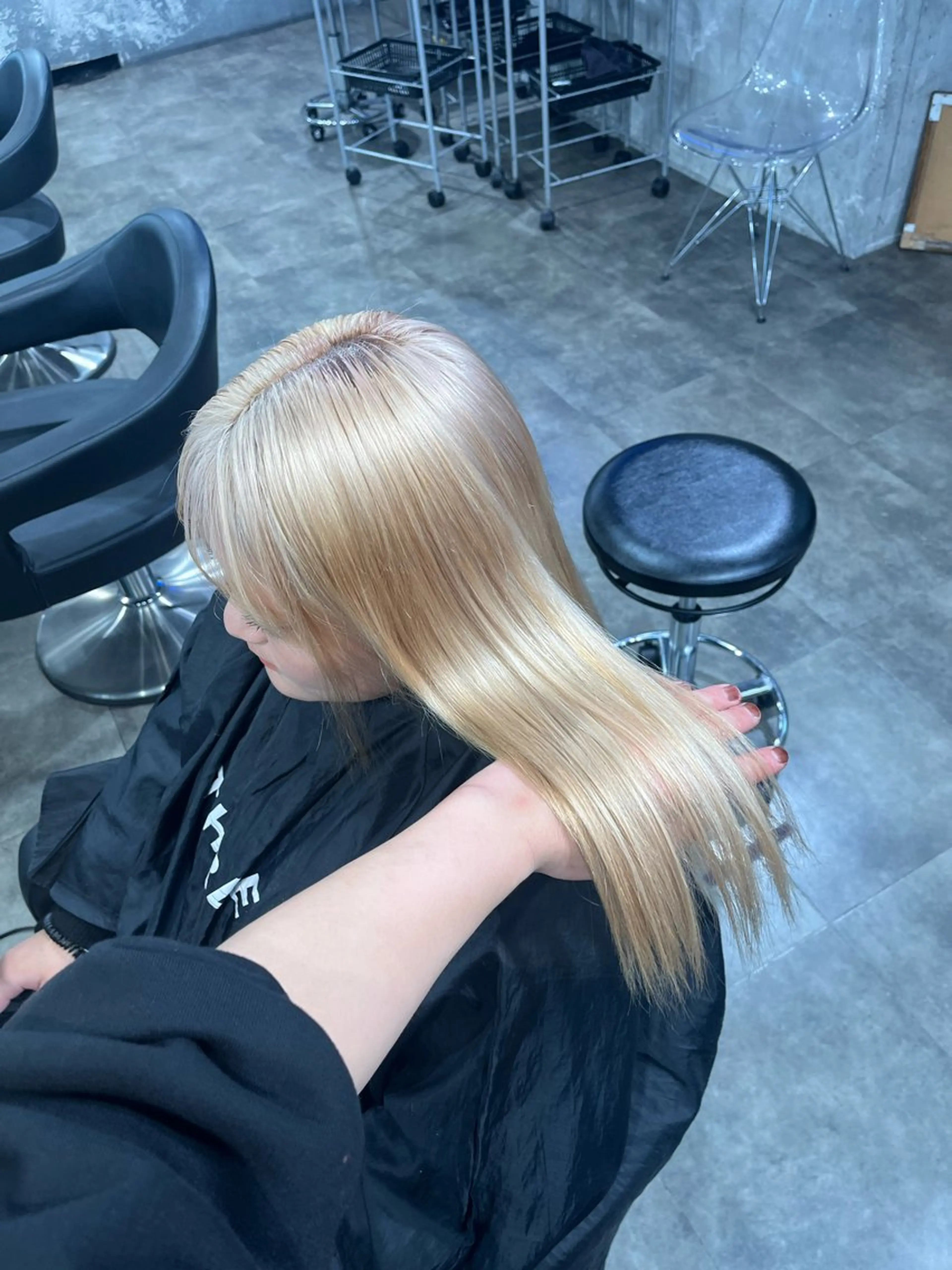 ロング カラー ヘアカラー ハイトーンカラー 🦄レイヤーカットのヘアスタイル