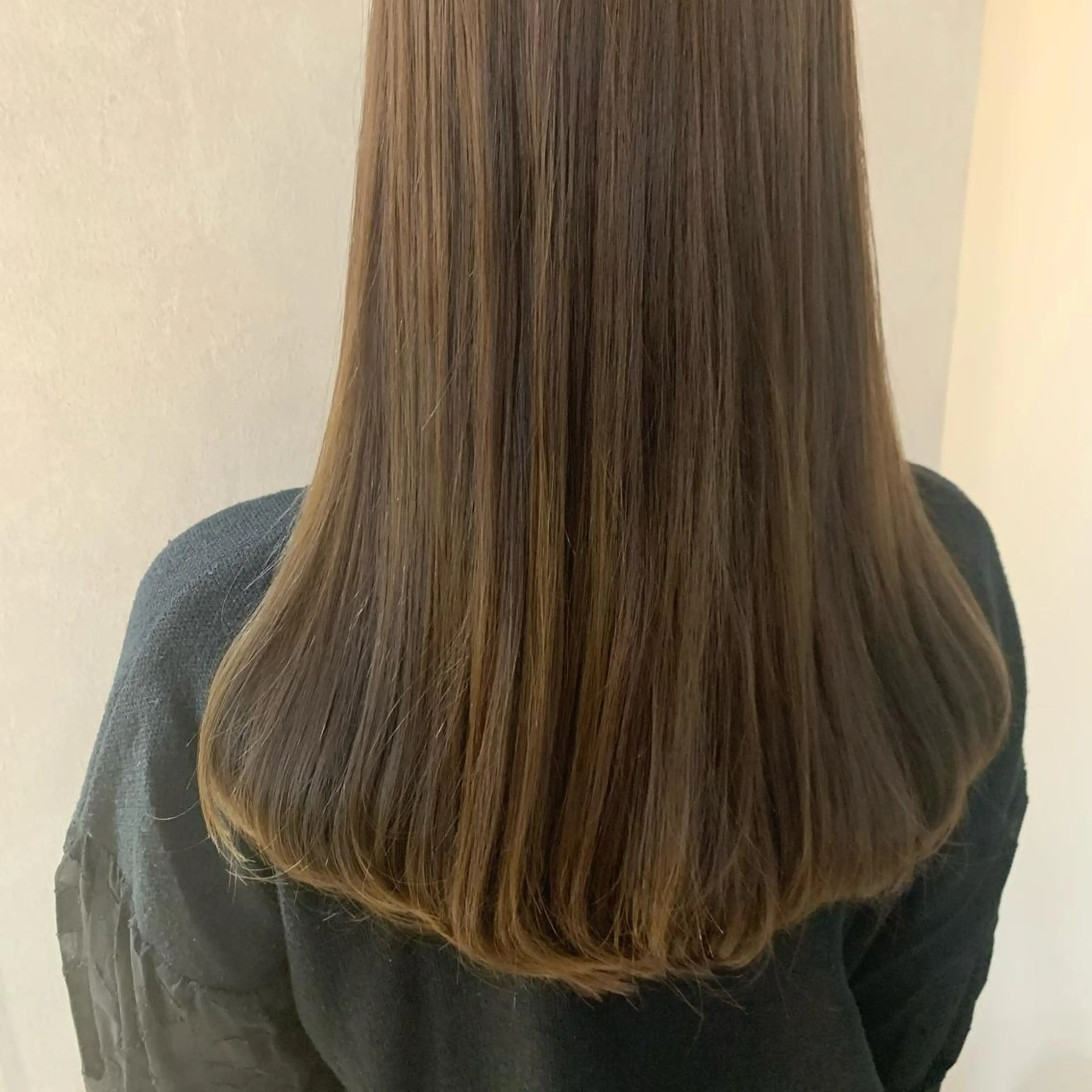 セミロング カラー LOST CITY 横浜所属・🪐脱白髪染め 🪐松尾菜々美のヘアスタイル