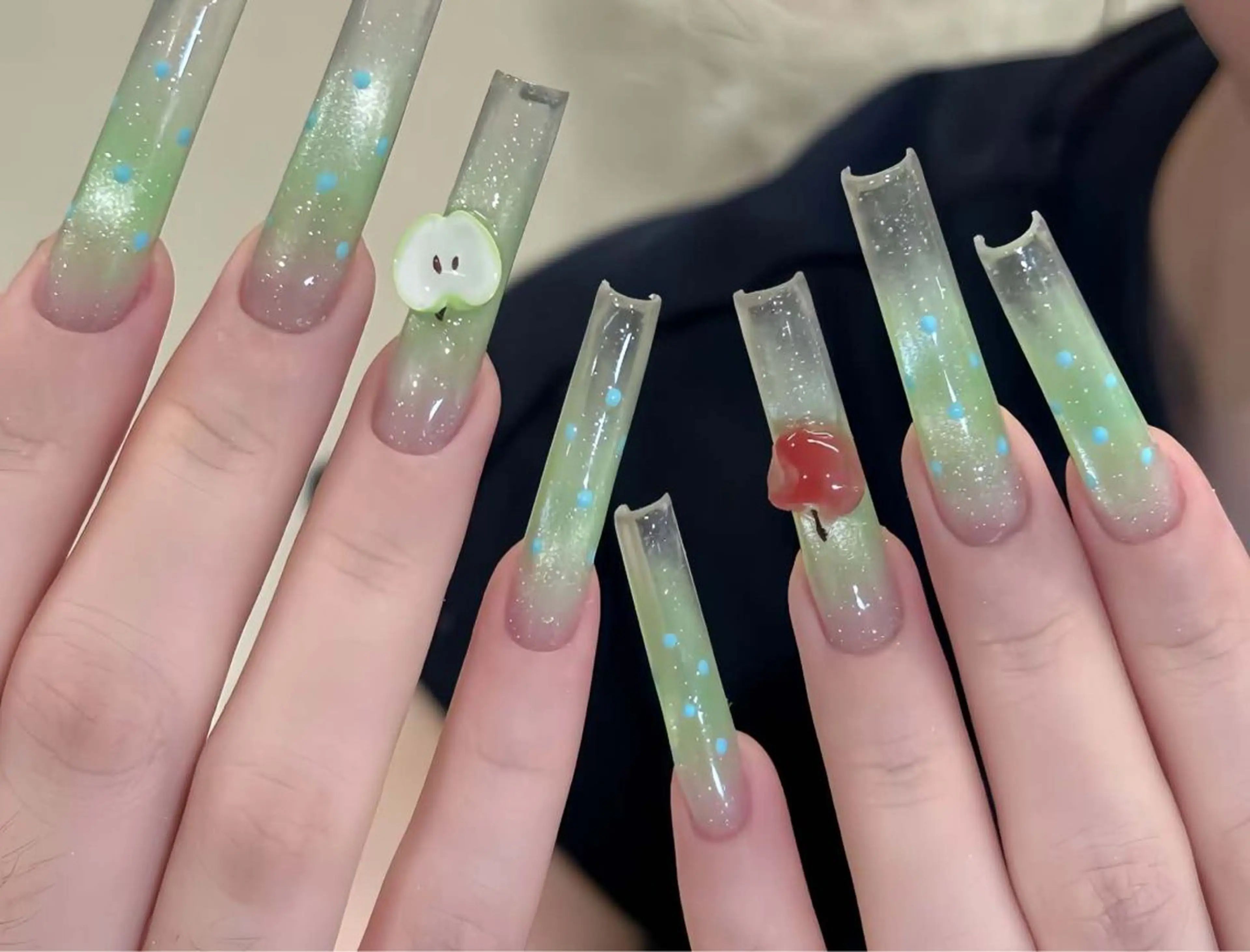 ネイル 小島 阿佑美のネイルデザイン