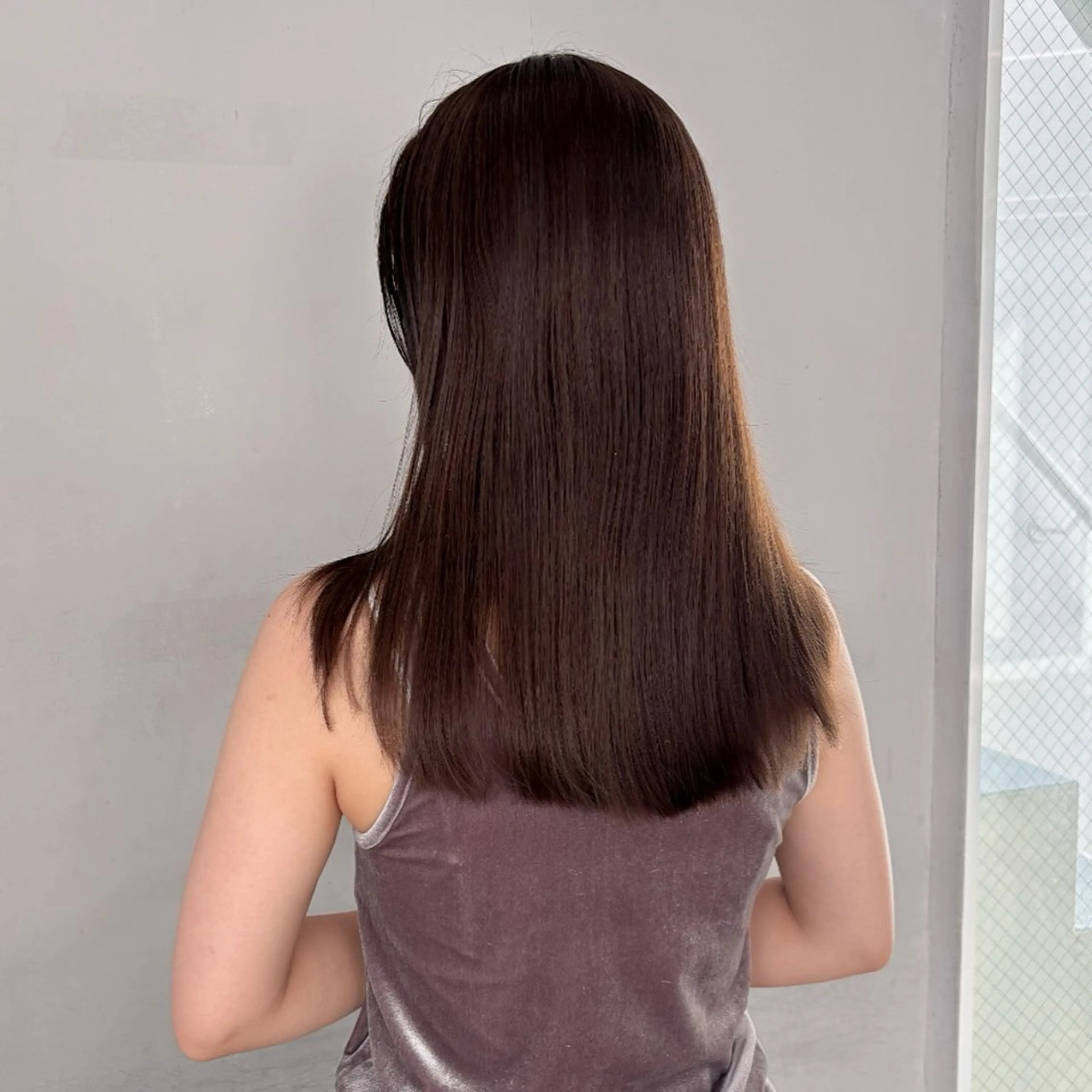 セミロング nude所属・𝐀𝐦𝐞𝐫𝐢 /透明感カラーのヘアスタイル