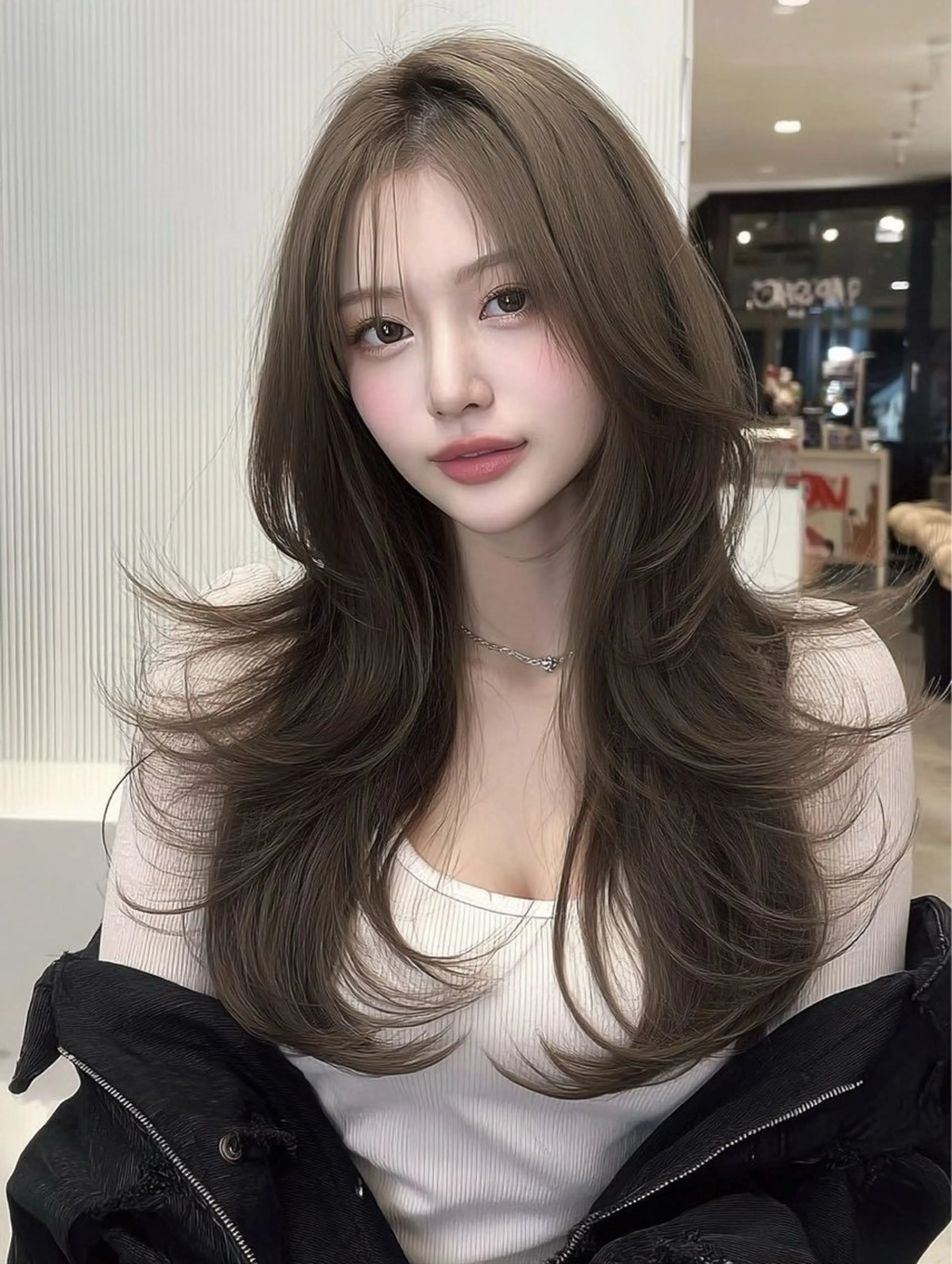 ロング カラー 透明感カラー くびれヘア 韓国風ヘア レイヤーカット カット ヘアカラー 塩入ひろの、韓国ヘア 梅田/束感まつ毛のヘアスタイル