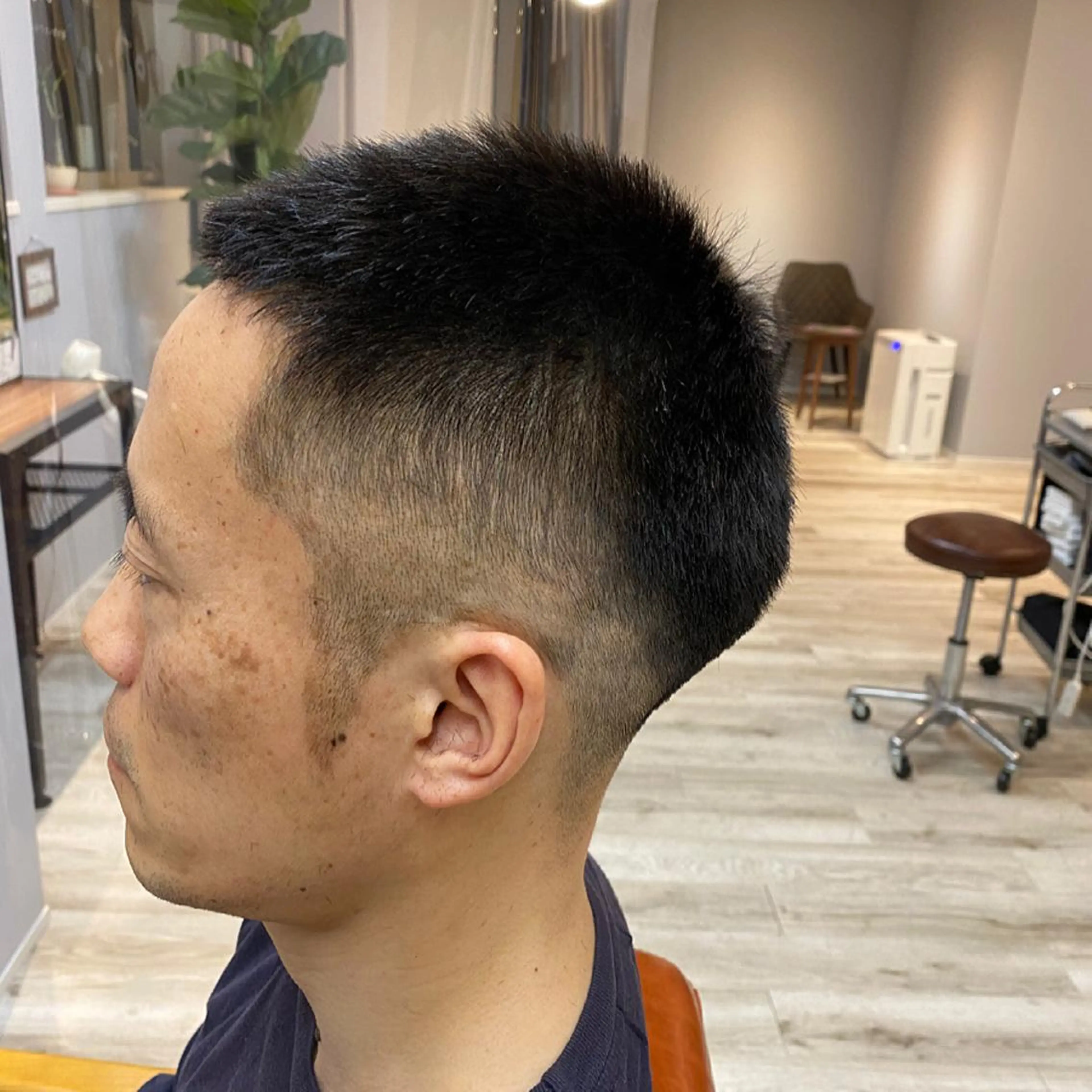 メンズ フェードカット 透明感カラー✨ 酸性ストレート特化のヘアスタイル