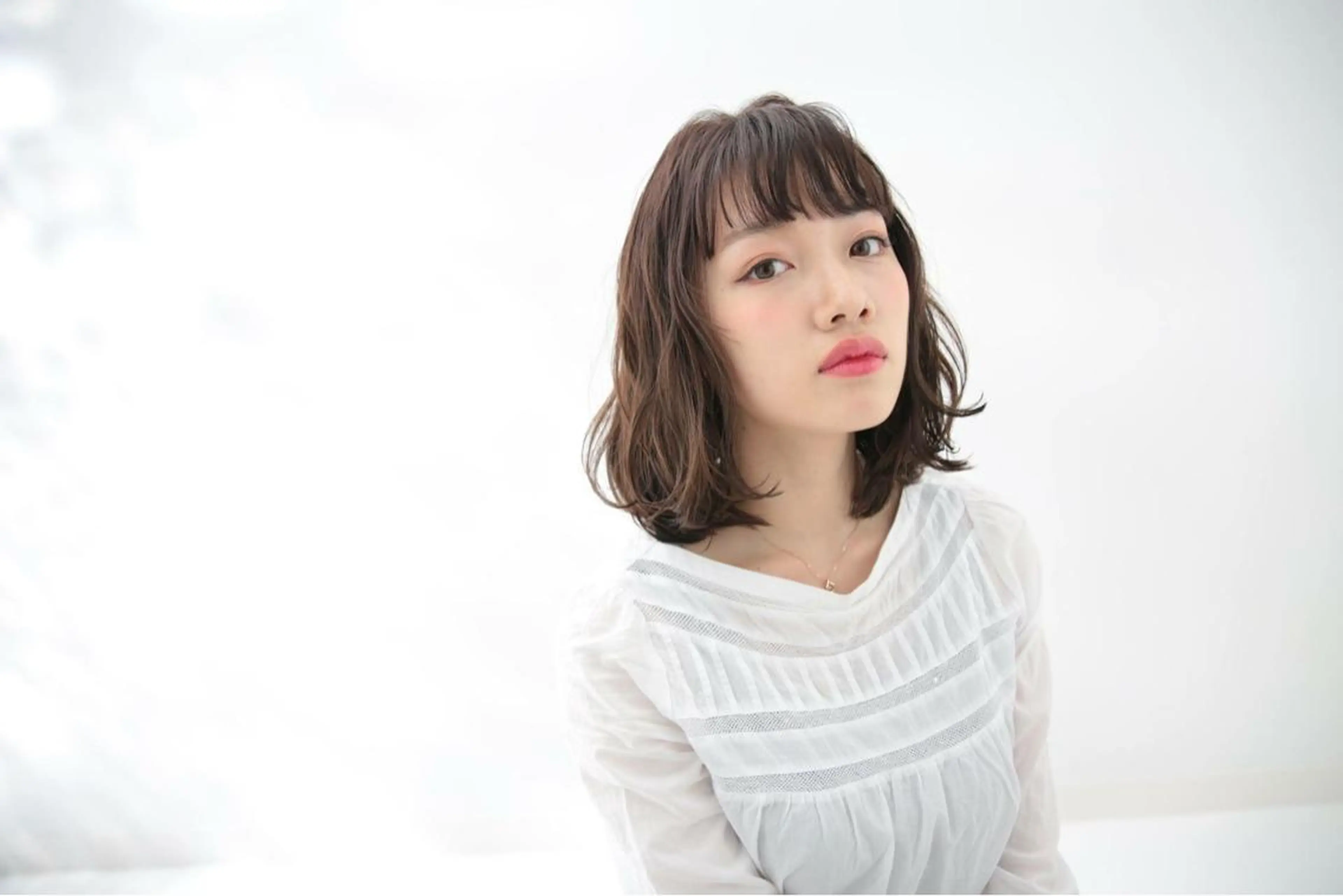 ミディアム ブリーチなしダブル/ レイヤーカット 小棹のヘアスタイル