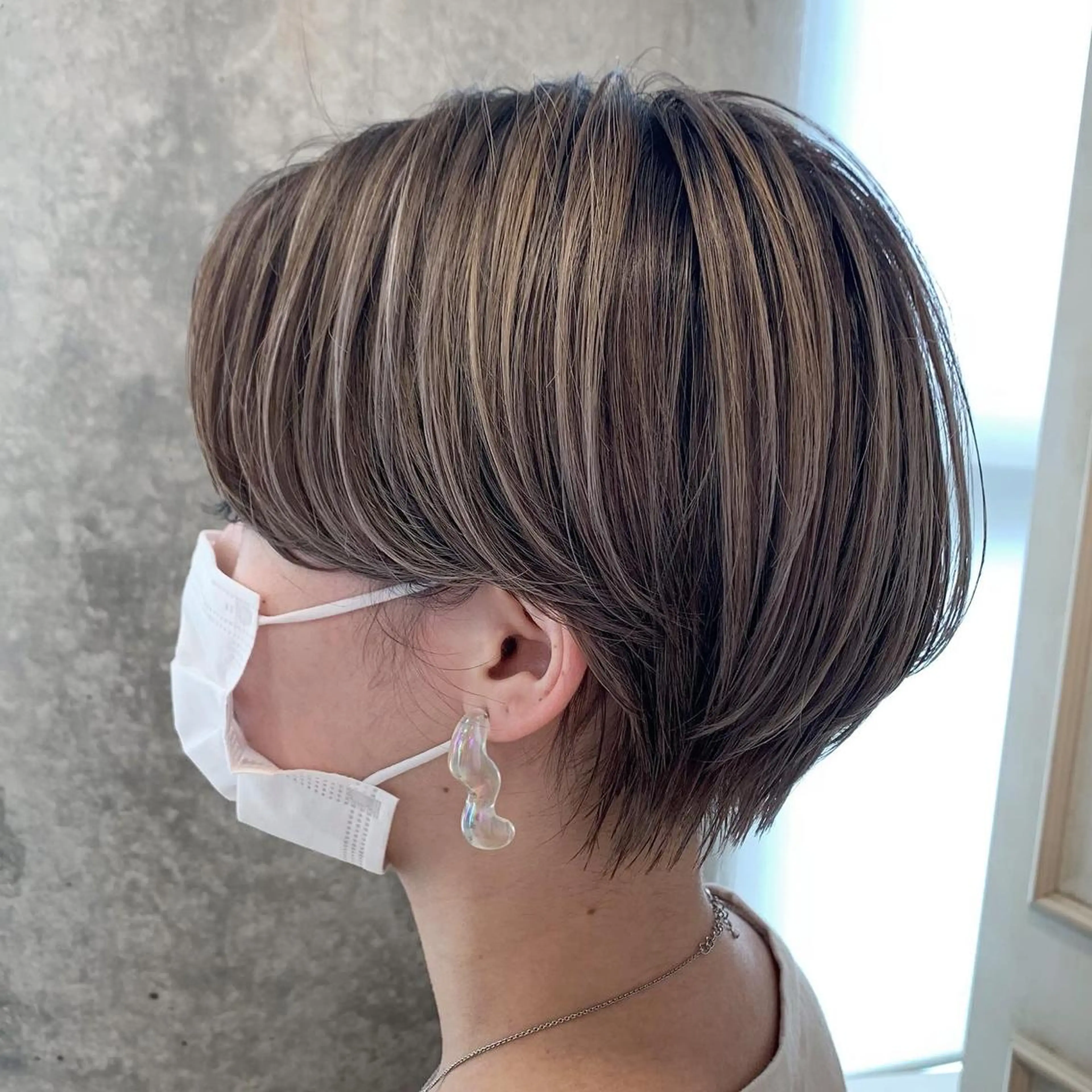 ショート カラー ハイライトカラー ハイトーンカラー ハイライト カット ヘアカラー トリートメント サソウ ユリエ🥥のヘアスタイル