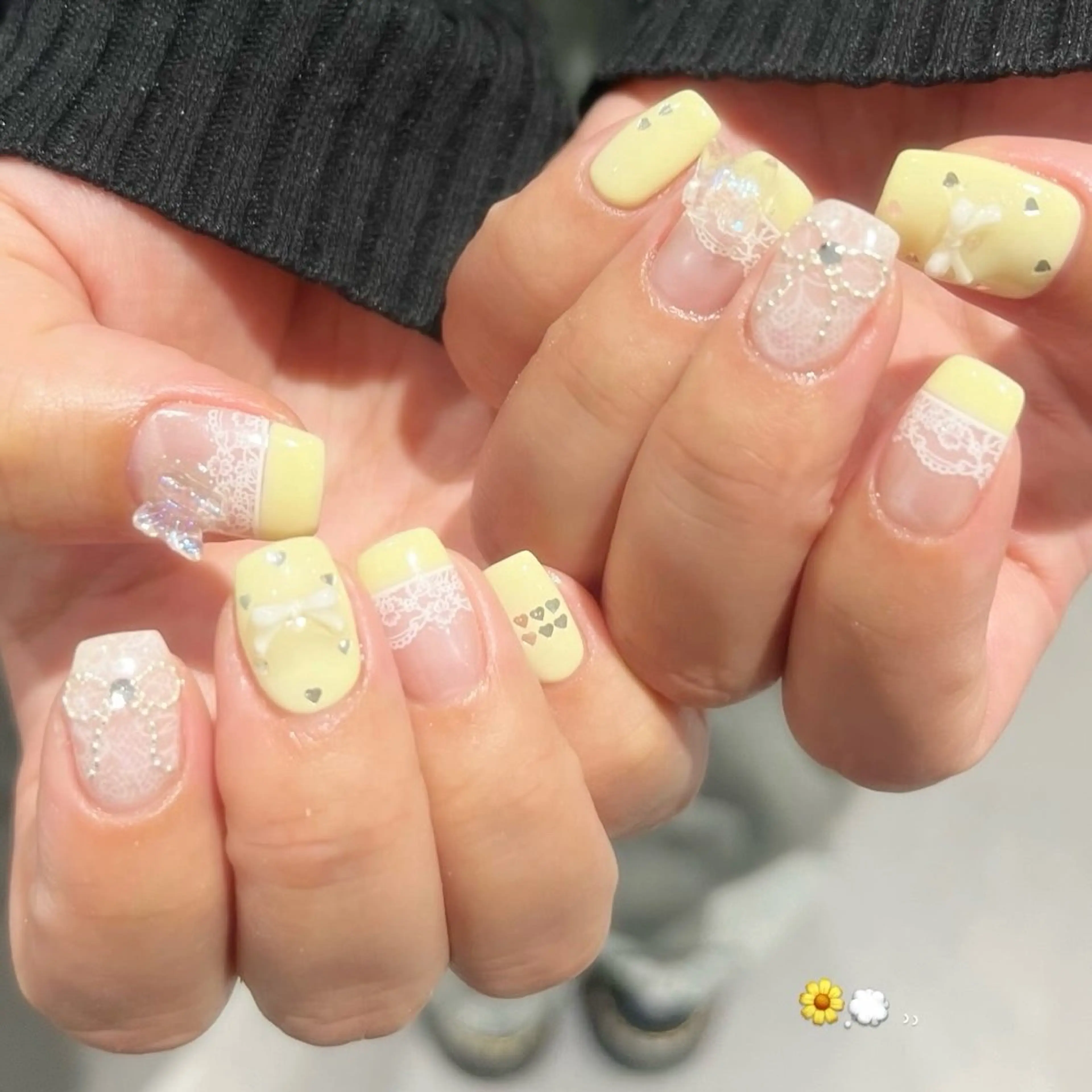 ネイル ガーリー レース リボン 黄色 ハンドネイル miyuu🤍 @__miyuu._のその他イメージ