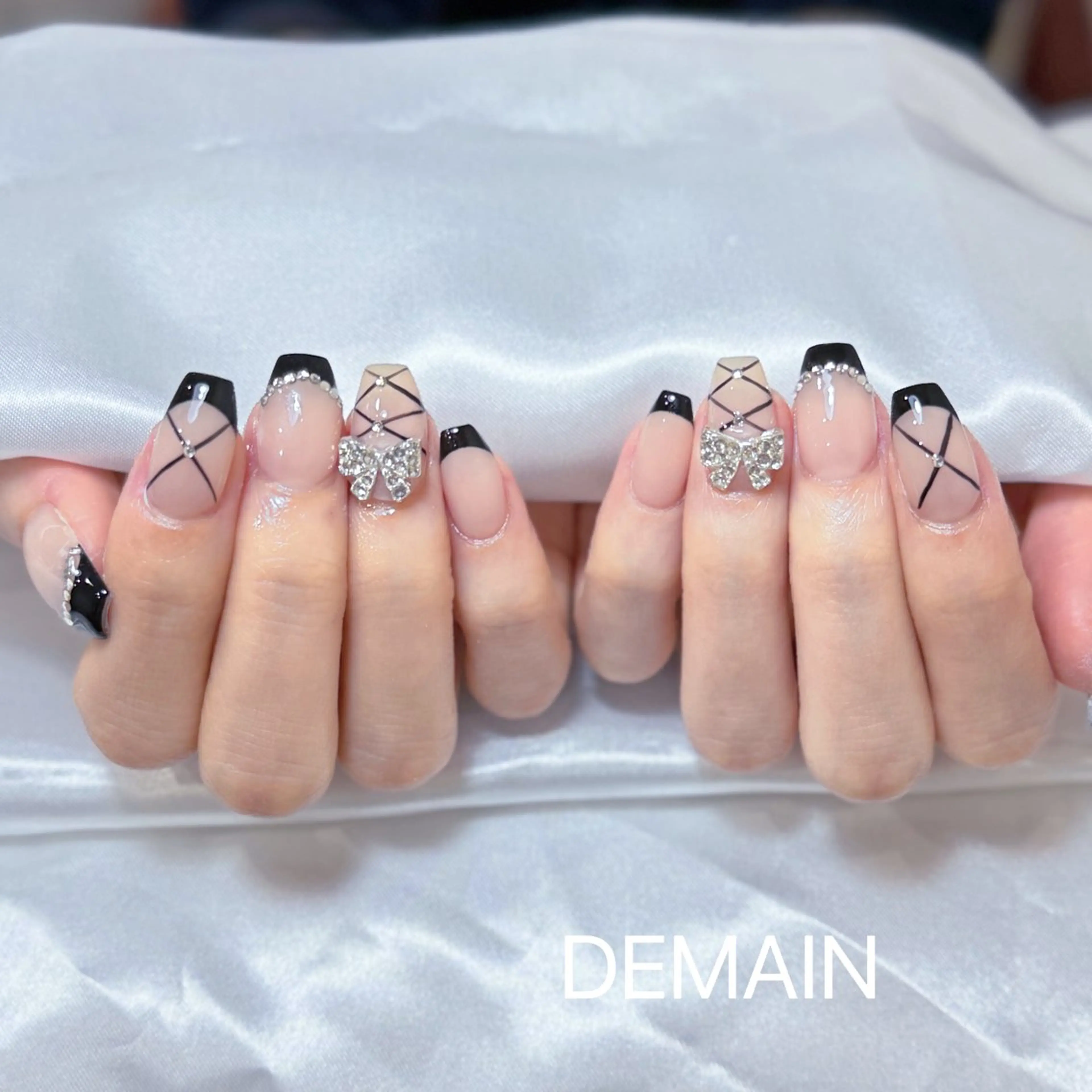 ネイル アートネイル オーロラネイル ガーリー キラキラネイル 韓国ネイル DEMAIN- 🌸のネイルデザイン