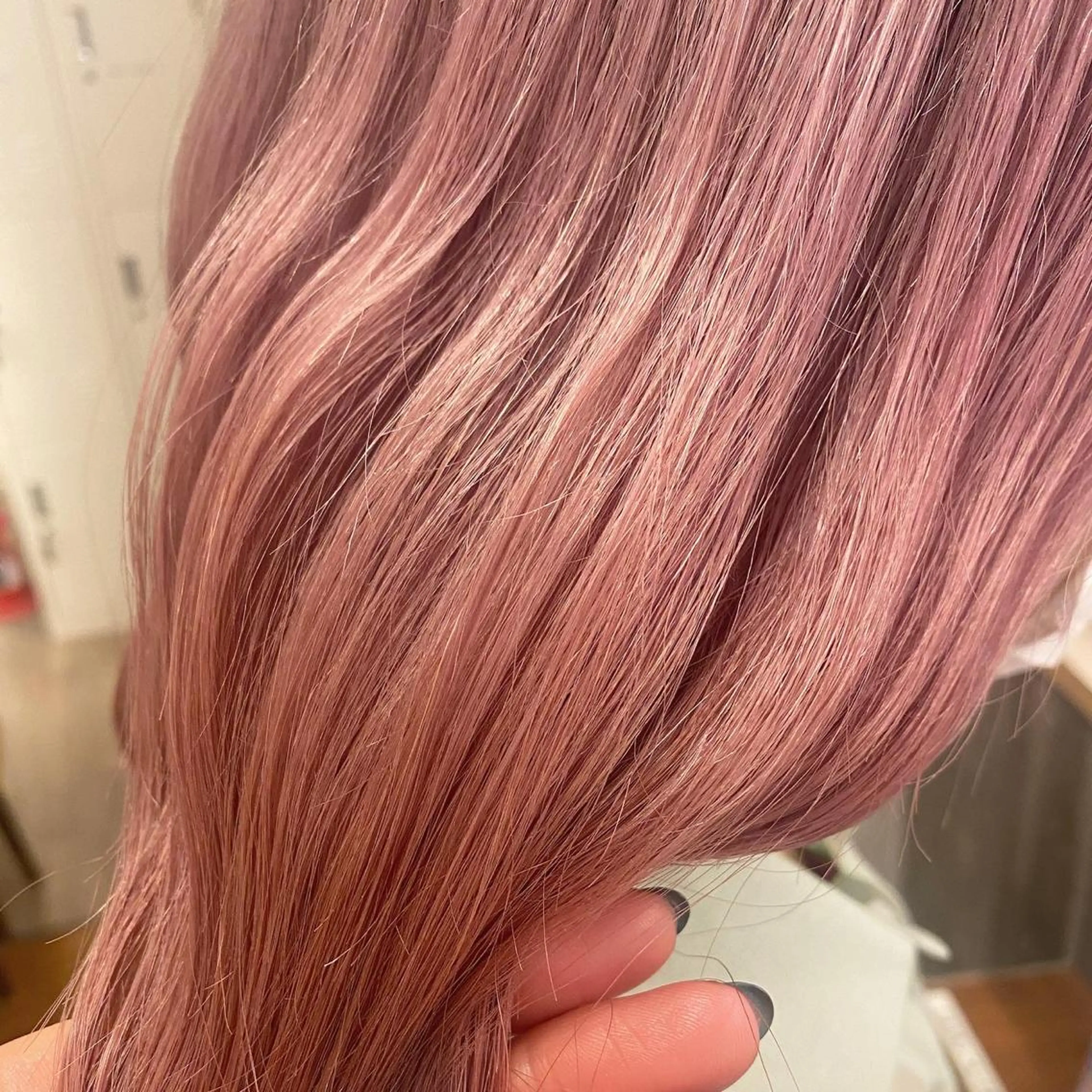 ロング カラー ANNA ／艶髪／ハイトーンのヘアスタイル