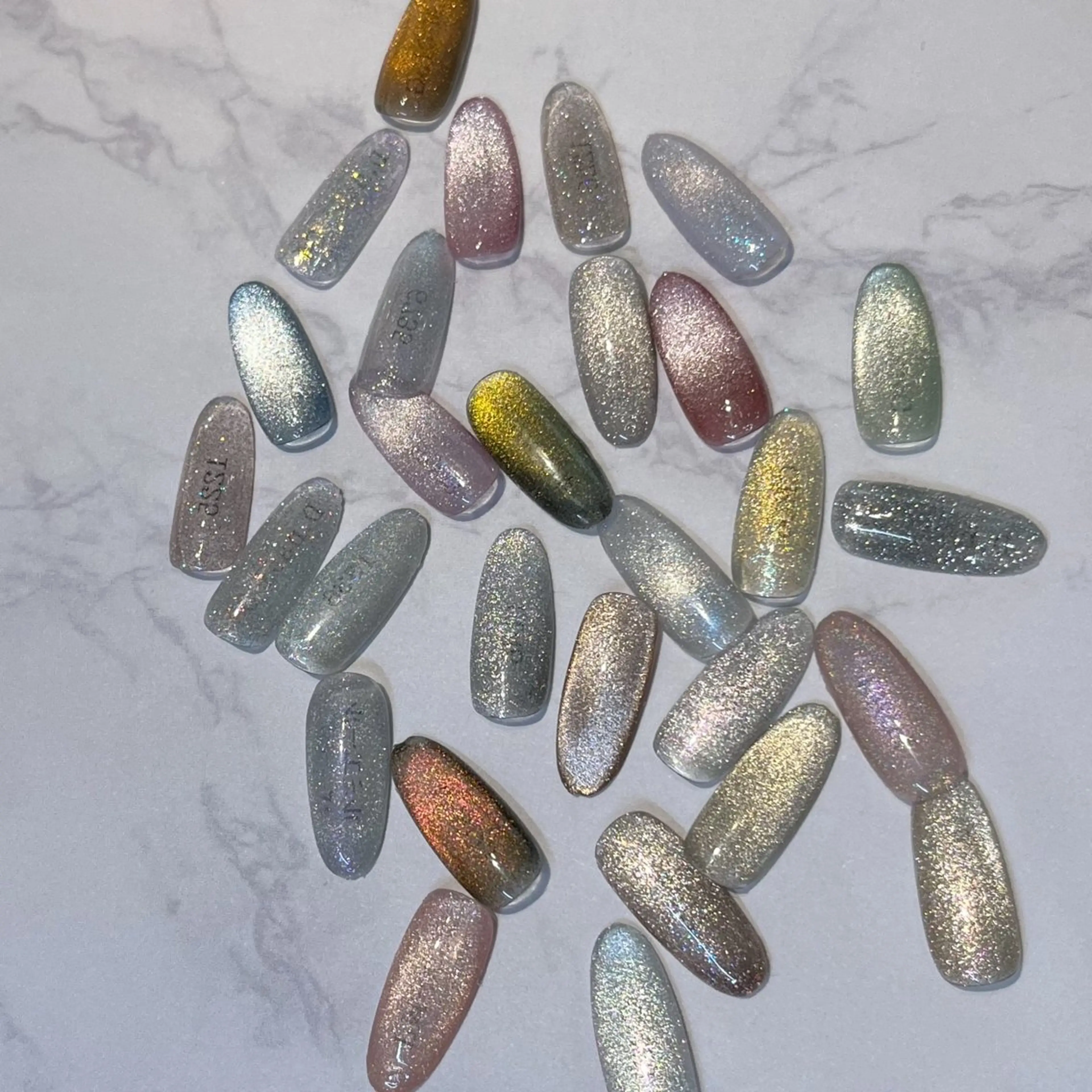 ネイル マグネットネイル ハンドネイル 秋本 栞のネイルデザイン