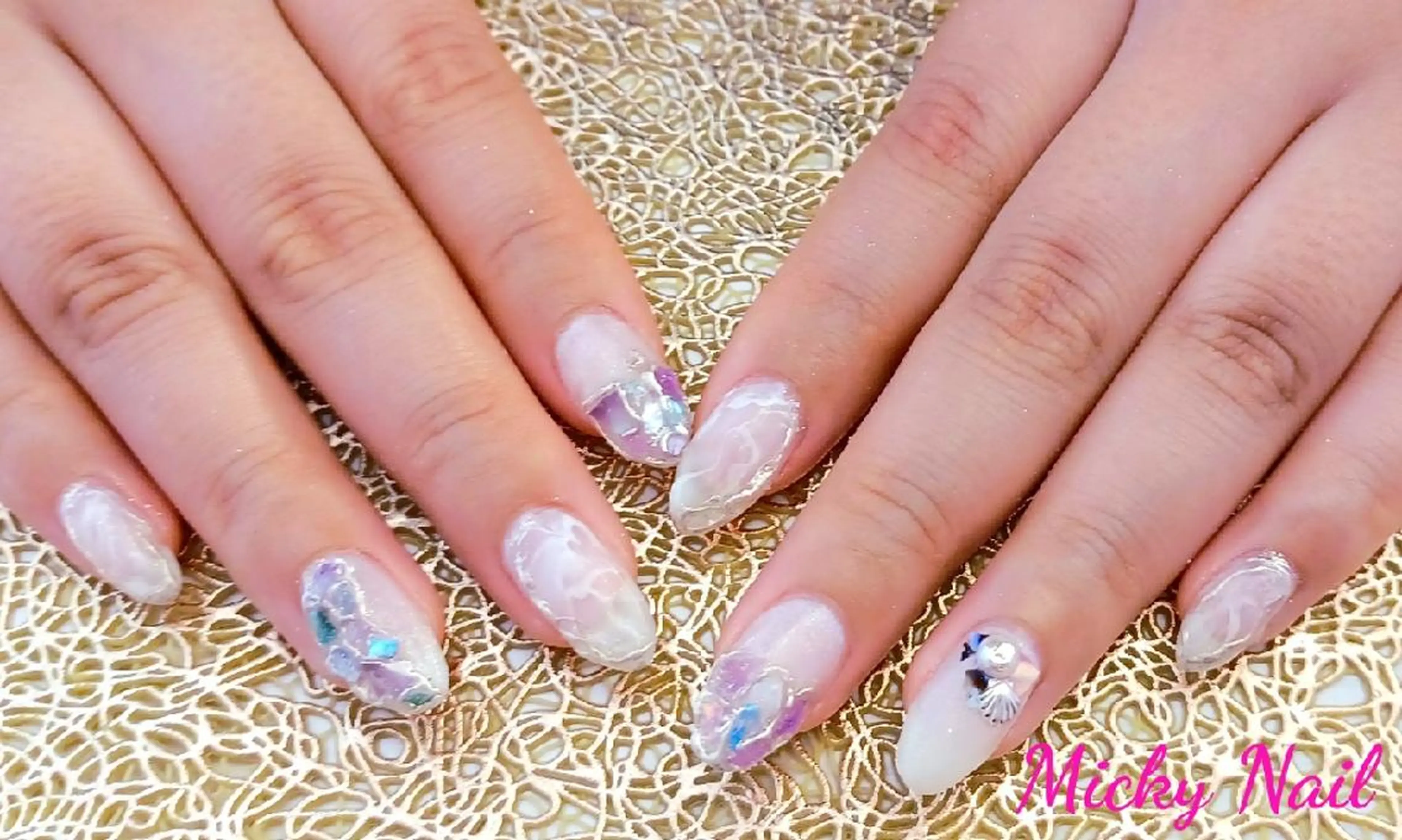 ネイル ホワイト Micky nail chikushinoのネイルデザイン
