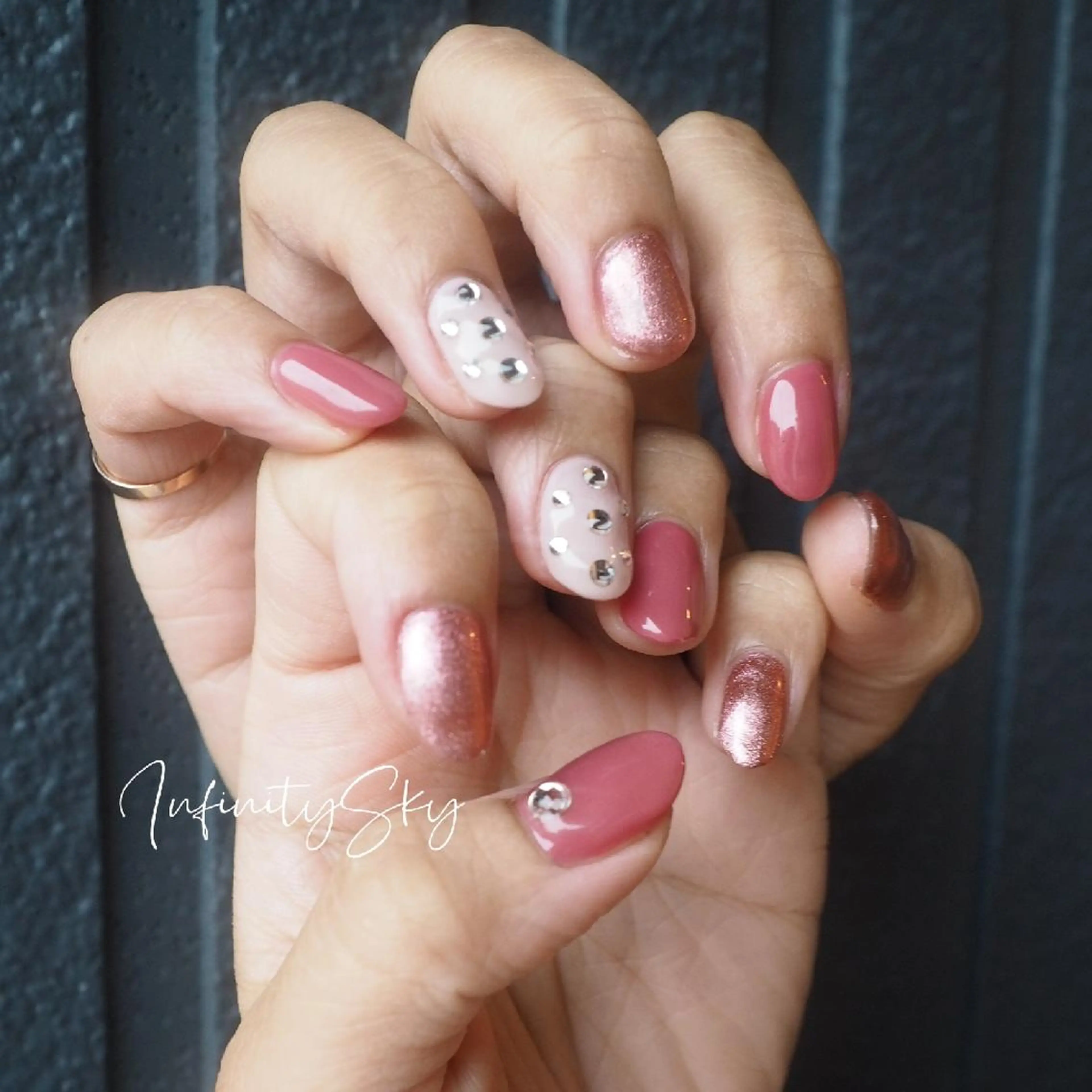 ネイル アートネイル ピンク ストーンネイル ハンドネイル infinity skyのネイルデザイン