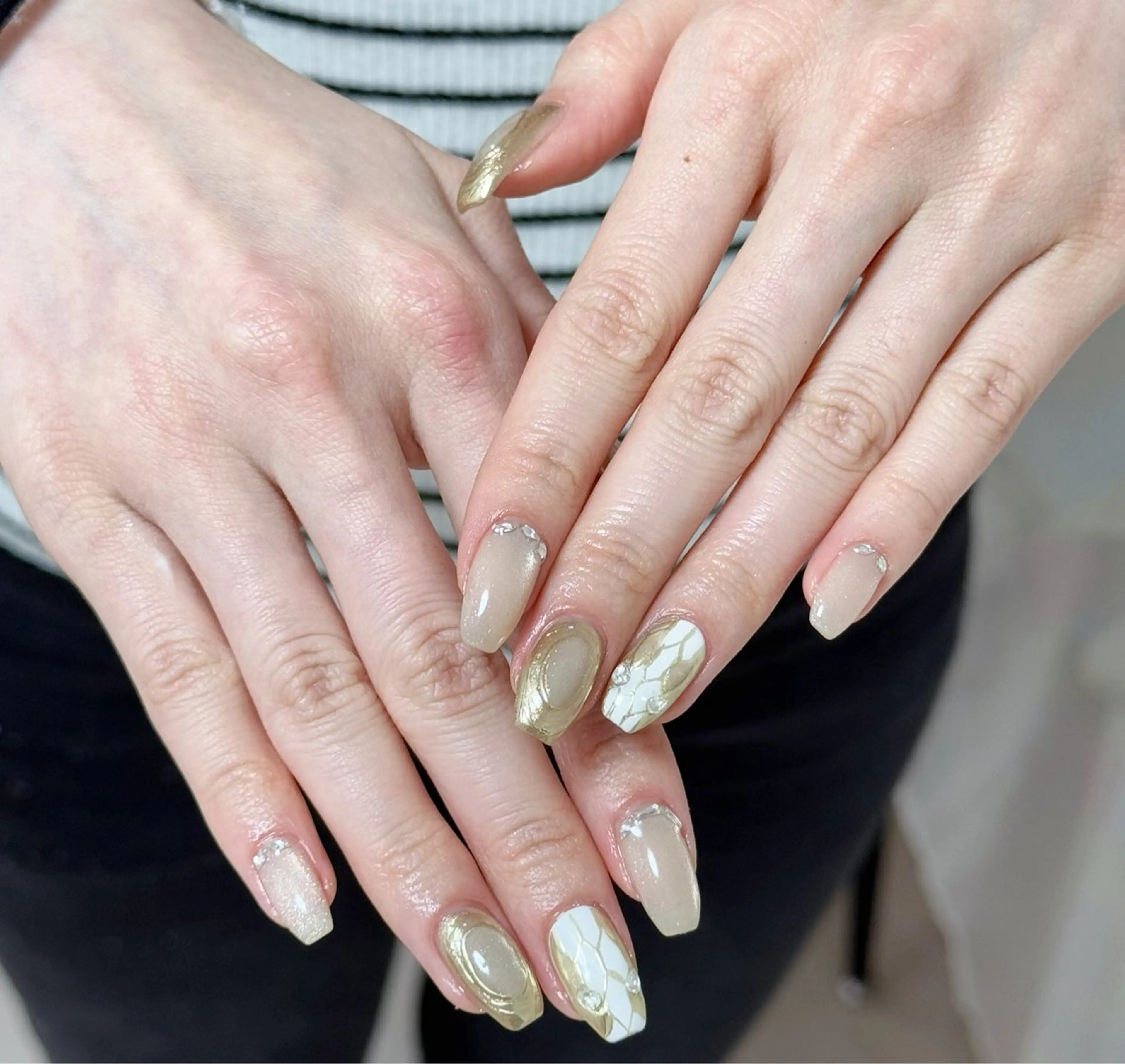 ネイル フレンチネイル グラデーション キラキラネイル 韓国ネイル マグネットネイル ハンドネイル 🎀🎀YooLi Nail Salonのネイルデザイン