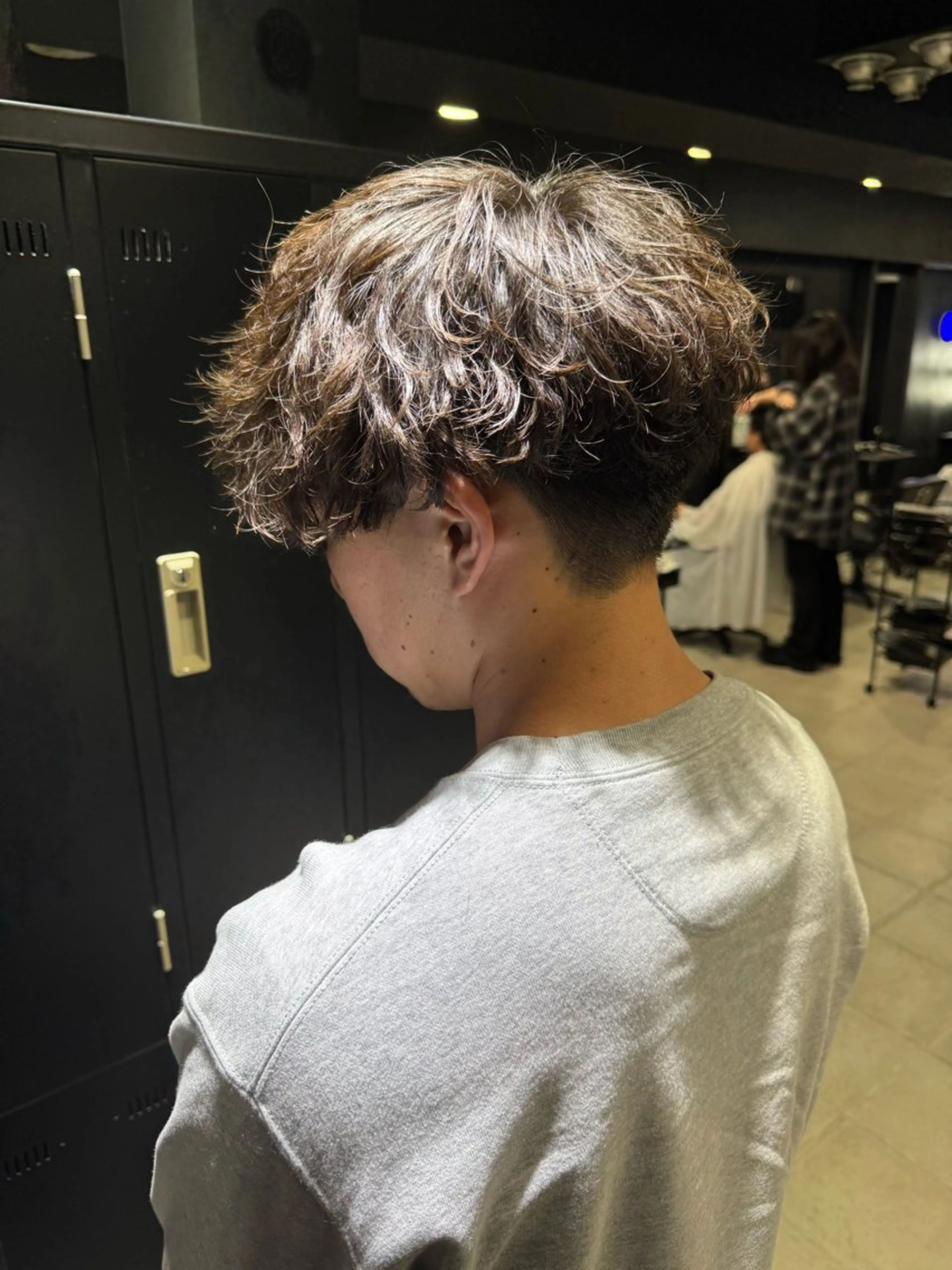 ショート パーマ ヘアアレンジ メンズ マッシュ メンズパーマ シャドーパーマ 刈り上げ カット パーマ メンズ専門 美容師✨ アメ村 堀江颯瑛のヘアスタイル