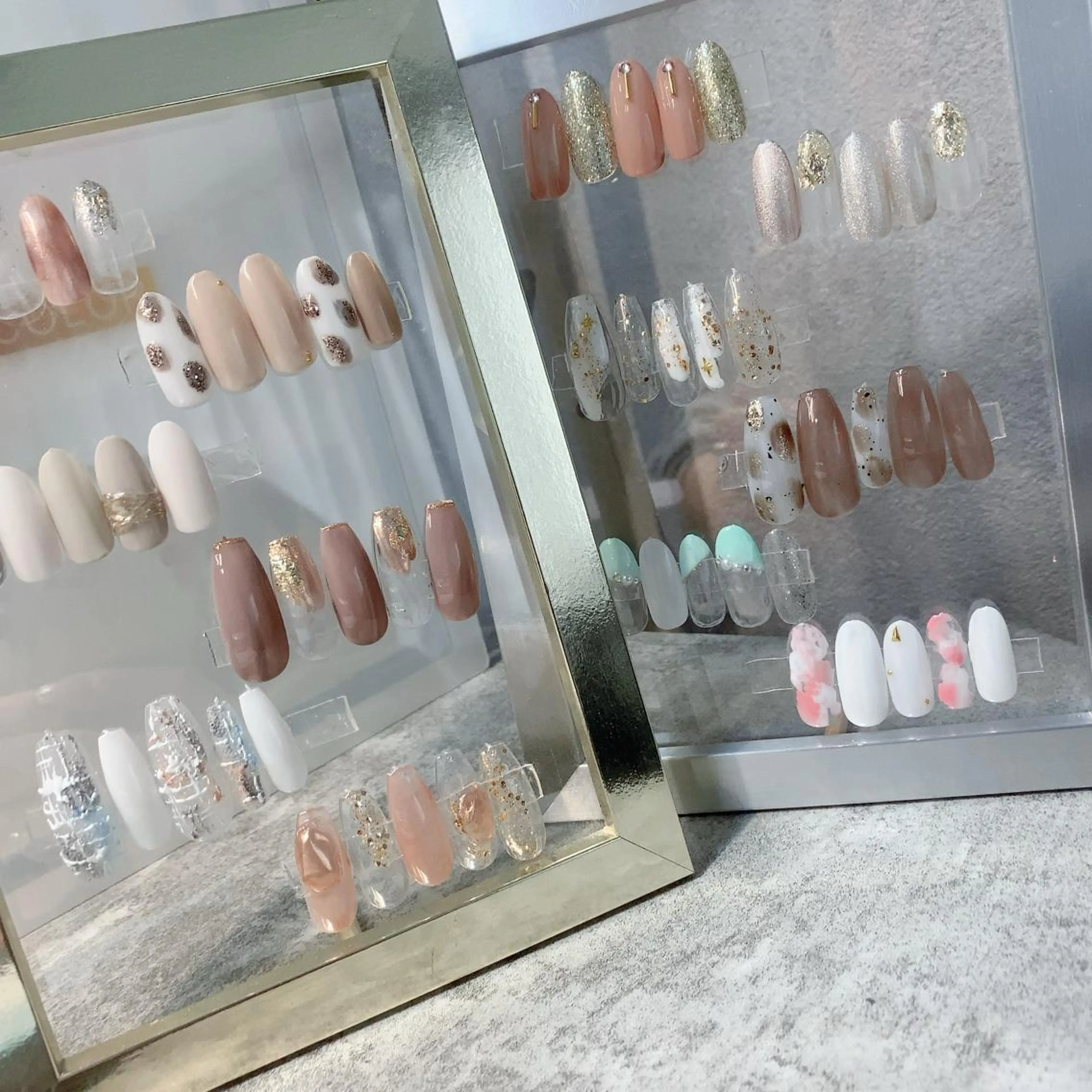 ミディアム ネイル オーロラネイル フットネイル フレンチネイル グラデーション キラキラネイル ハンドネイル Lance nailのネイルデザイン