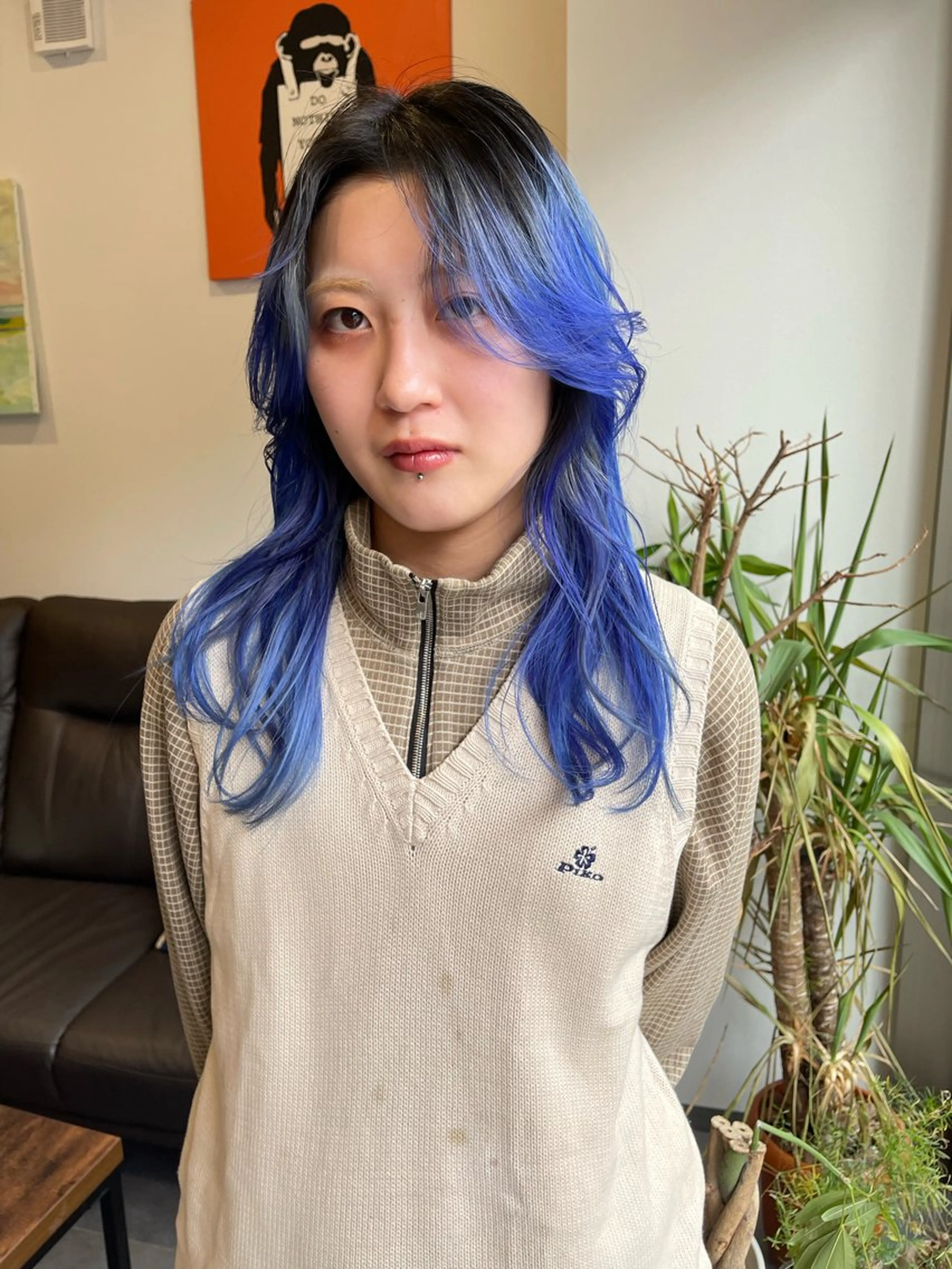 ロング カラー ブリーチ ブルーカラー グラデーションカラー レイヤーカット アトム/ウルフ パーマ/レイヤーのヘアスタイル