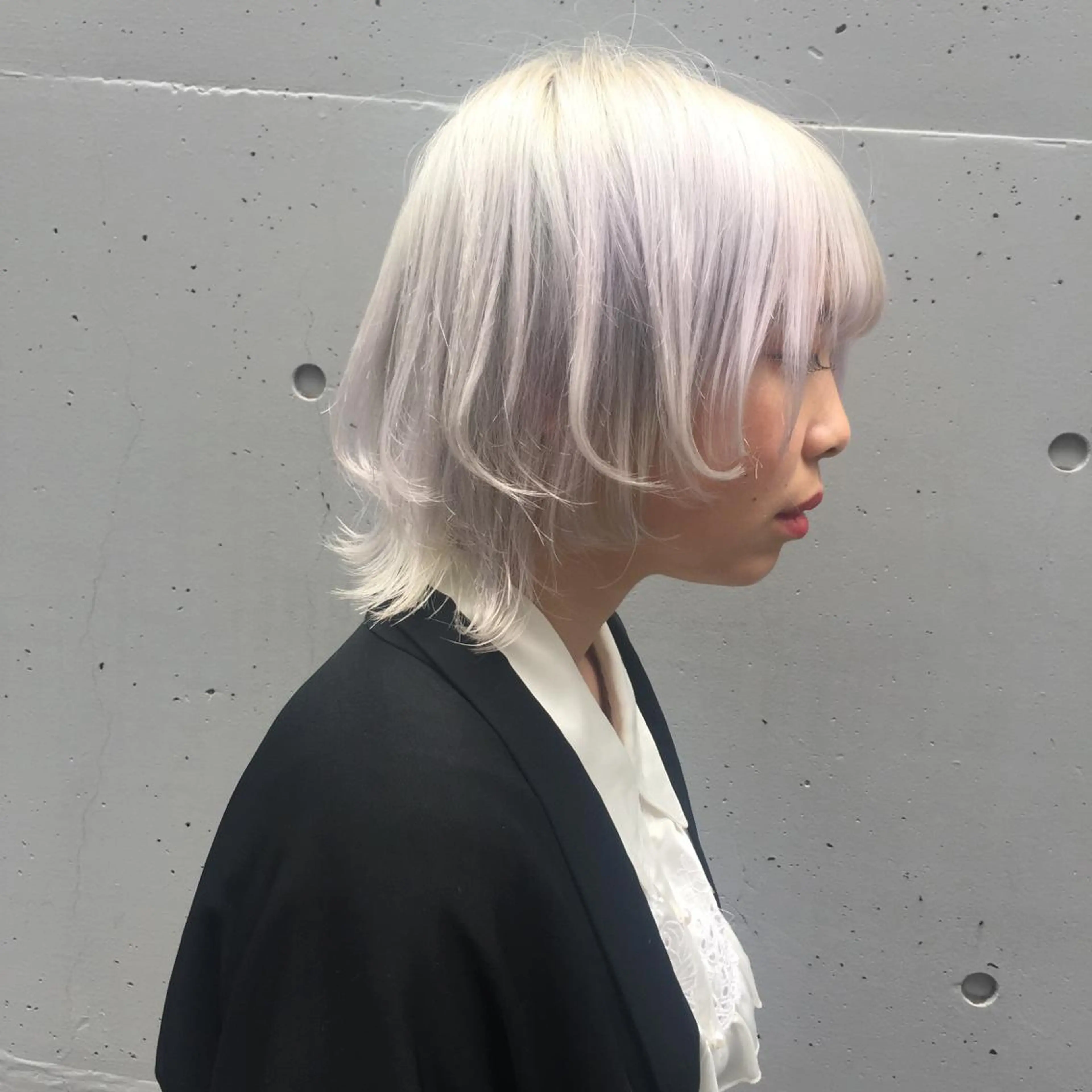 ミディアム ウルフカット カット ヘアカラー ホワイト&レイヤーカ ットエクステ長畠俊輔のヘアスタイル