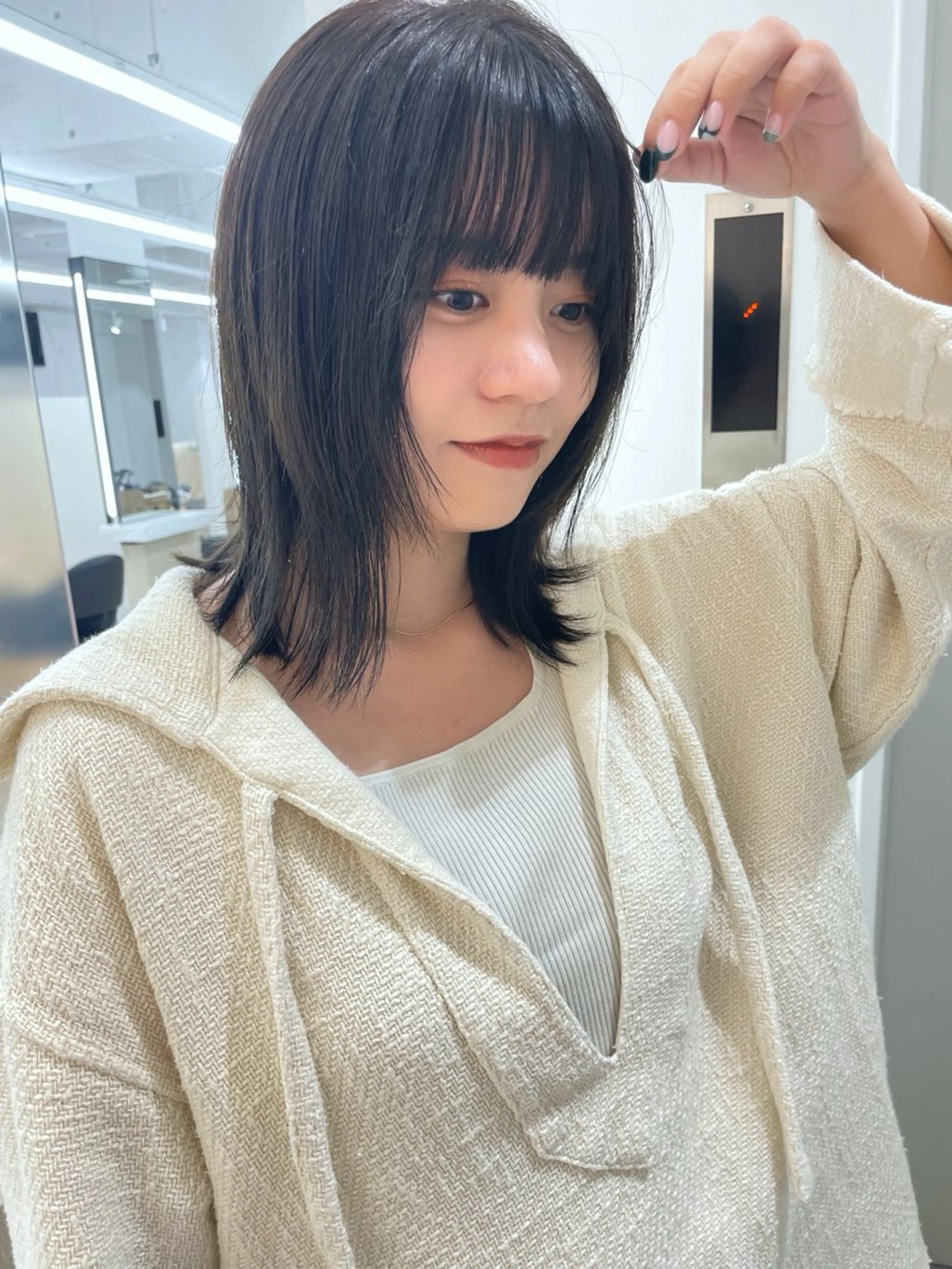 ミディアム カット ヘアカラー トリートメント ボブ顔周りカット honokaのヘアスタイル