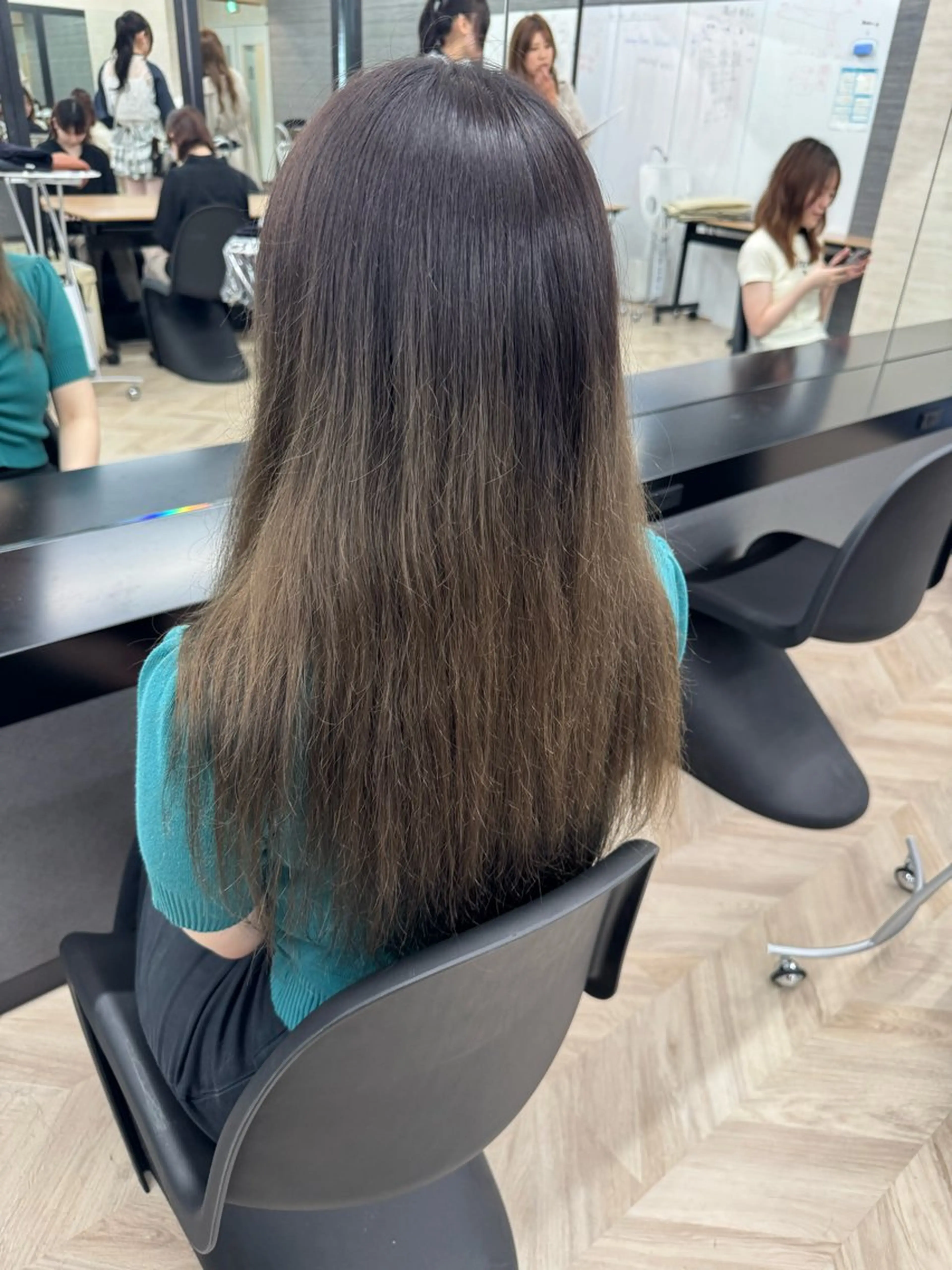 ロング ハイトーン/レイヤー SHUNのヘアスタイル