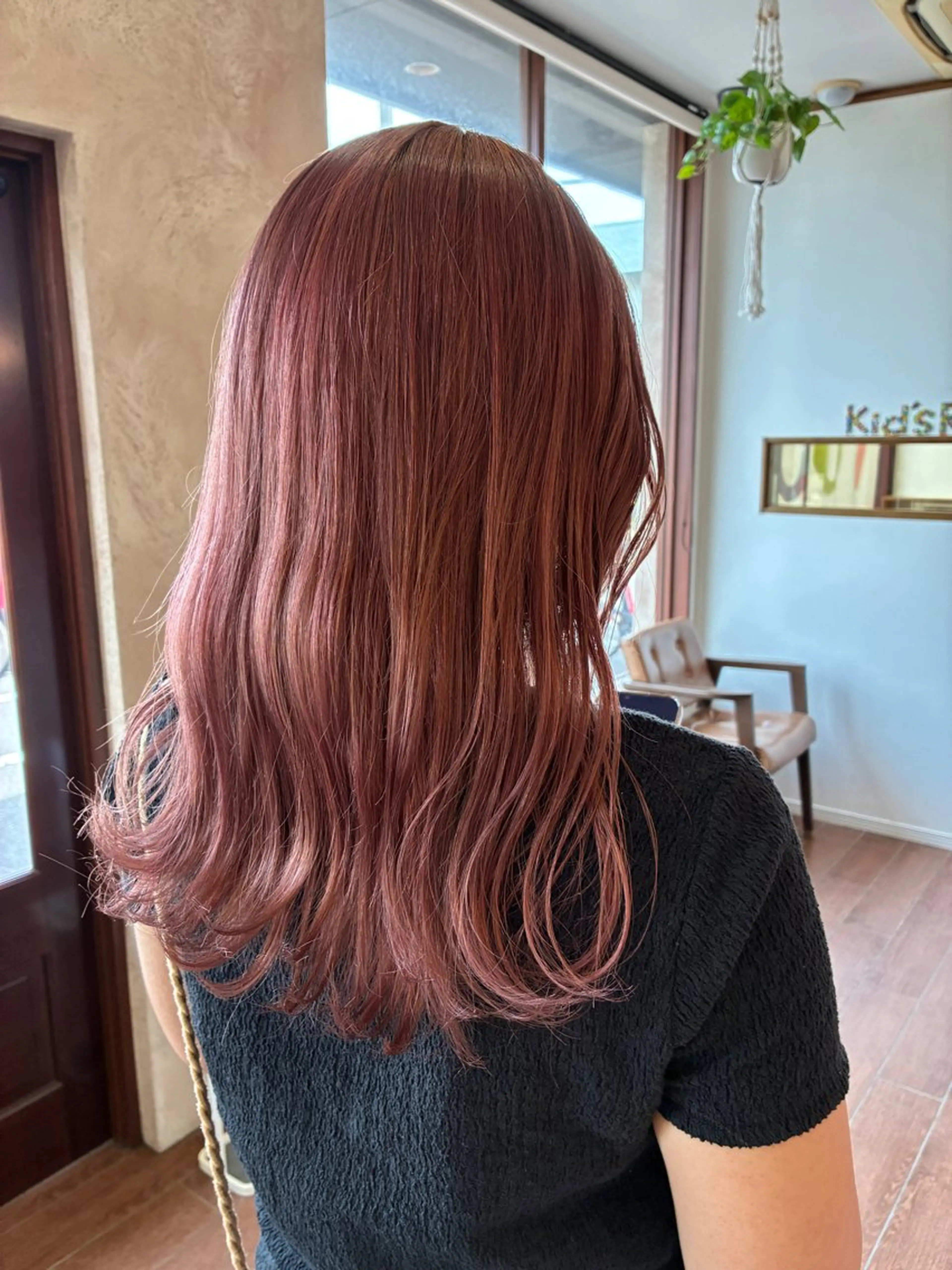 セミロング カラー オレンジ ピンクカラー カワシマ セイカのヘアスタイル