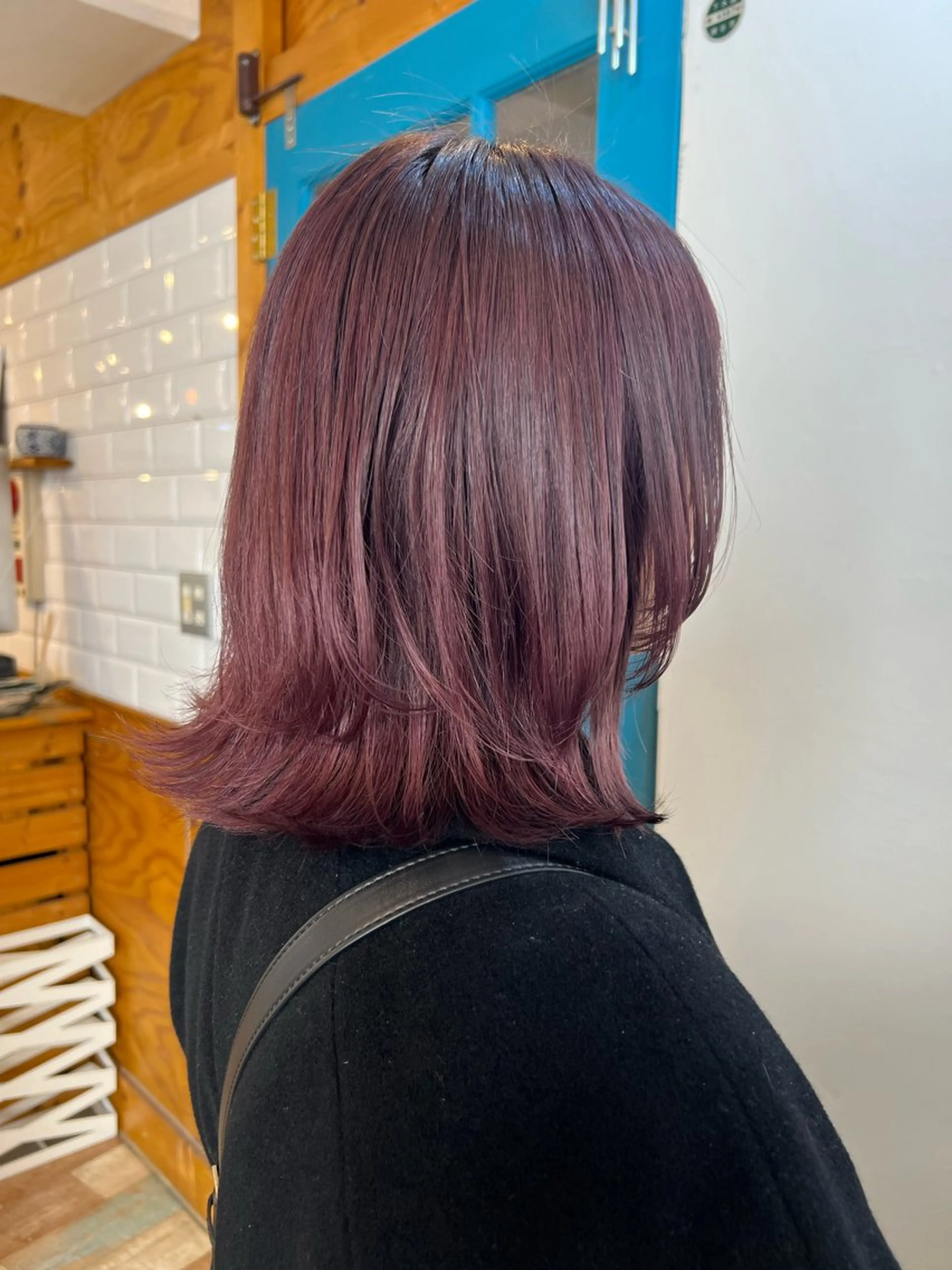 ミディアム カラー ブリーチ ケアブリーチ デザインカラー イヤリングカラー ハイライトカラー ヘアカラー トリートメント KANA/ボブ/ インナーカラー/艶髪のヘアスタイル