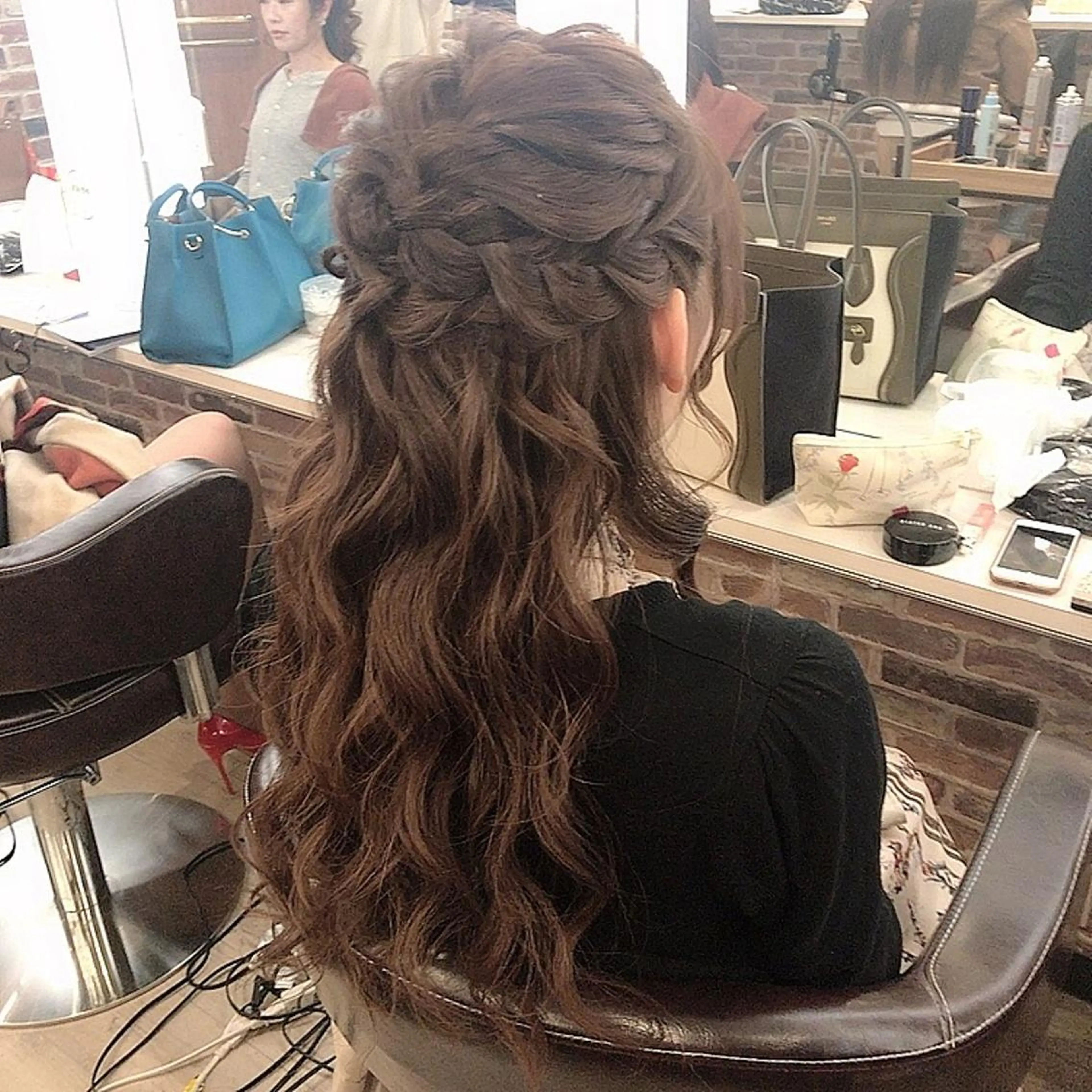 ロング ヘアアレンジ ハーフアップ ライト写真場所属・タニモト ユイのヘアスタイル