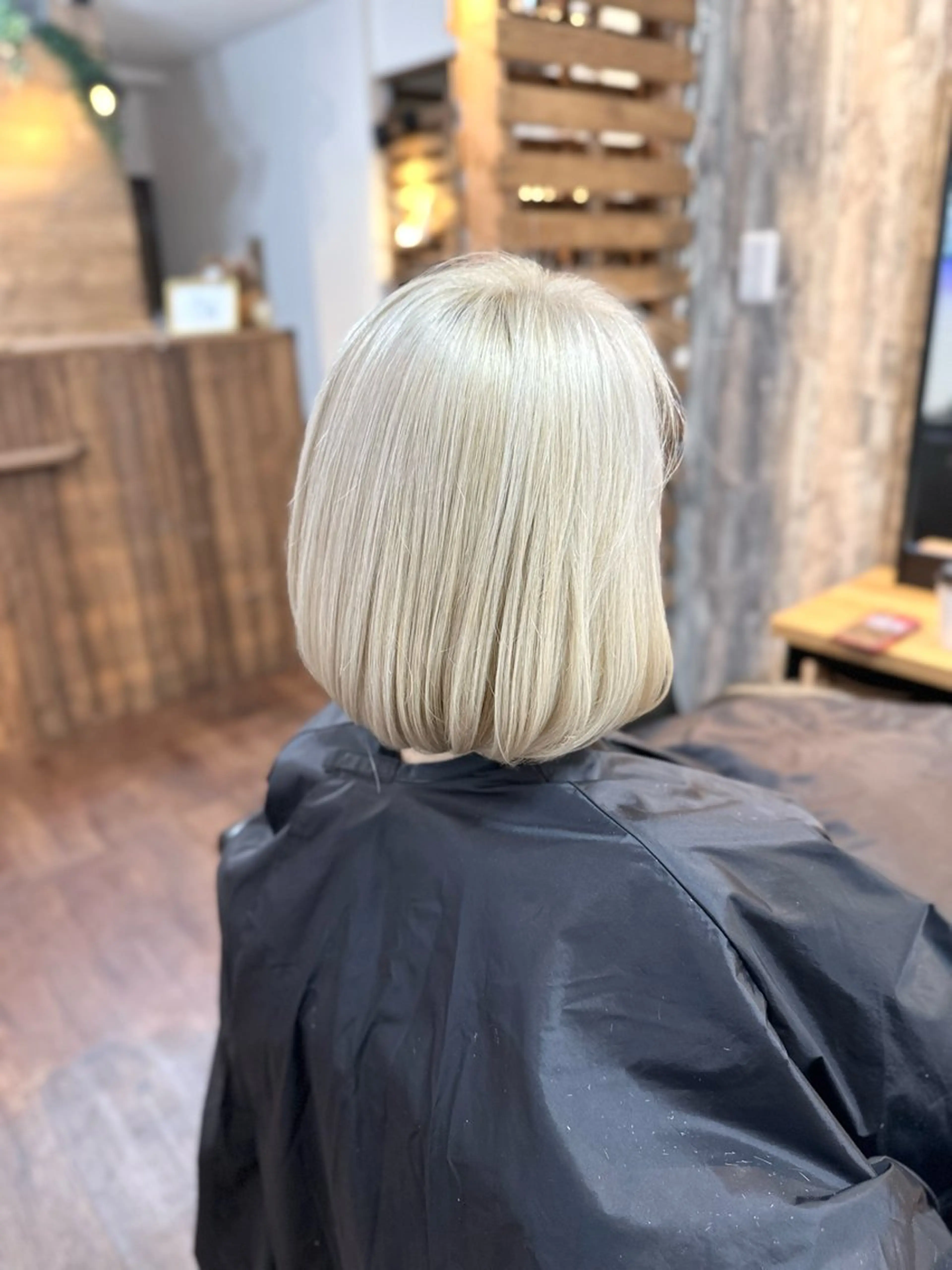 ショート カラー ブリーチ ブロンド カット ヘアカラー トリートメント Lizir  ルズィール所属・Luzir⭐︎ GEN⭐︎のヘアスタイル