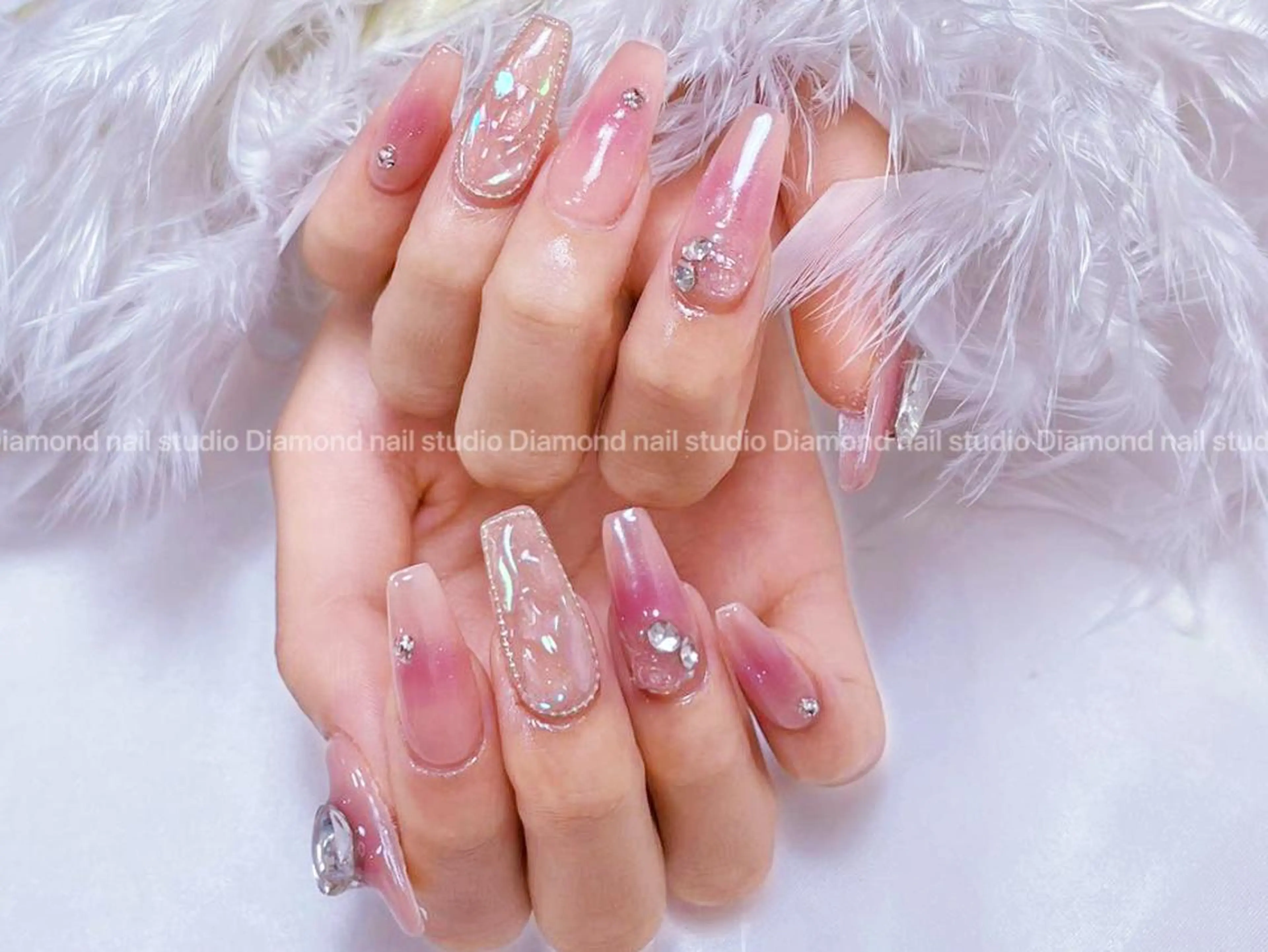 ネイル アートネイル オーロラネイル ガーリー キラキラネイル 韓国ネイル ハンドネイル ハンドケア Diamond ✨のネイルデザイン