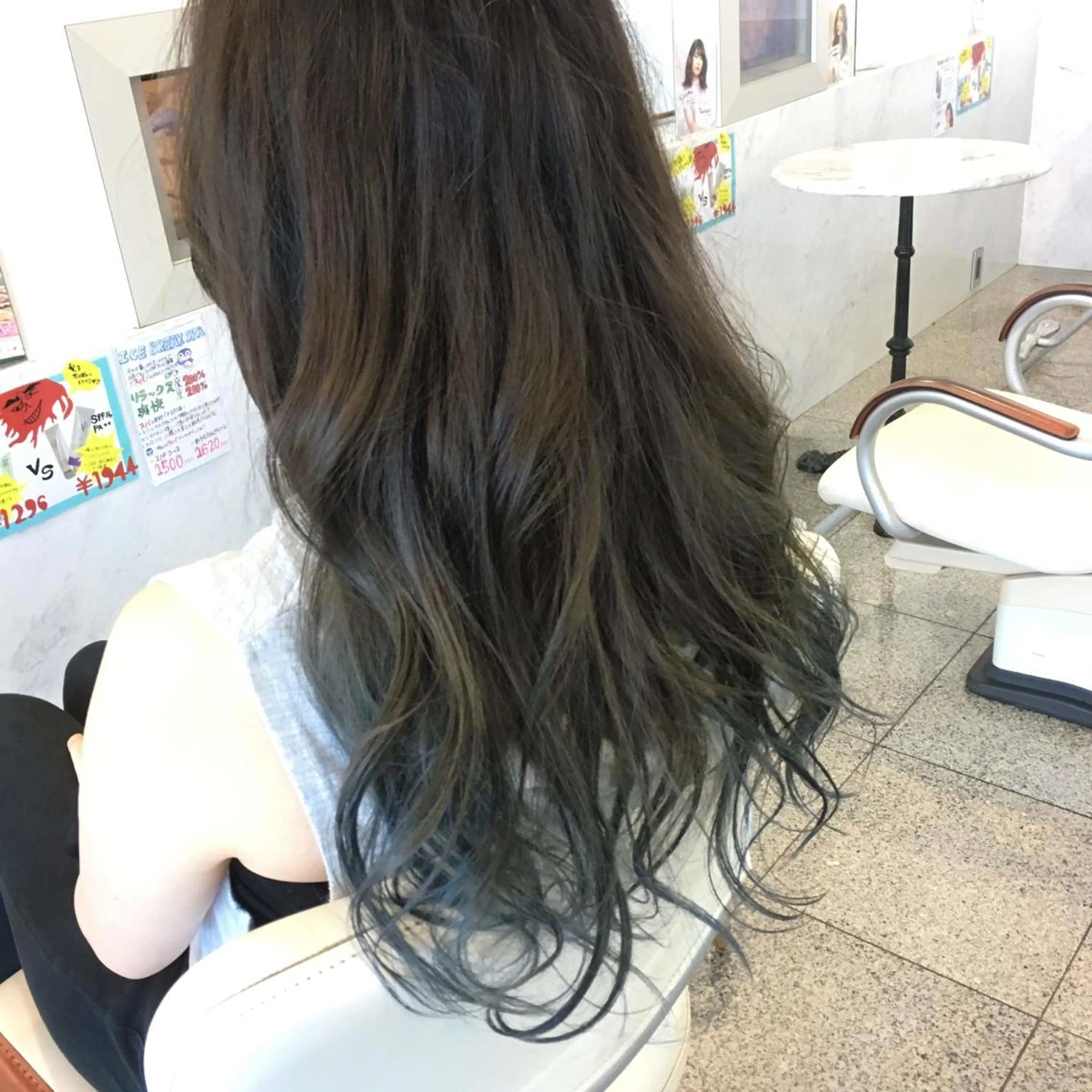 ロング カラー ブルーカラー グラデーションカラー シルバー シェアサロンR所属・川合 勇気のヘアスタイル