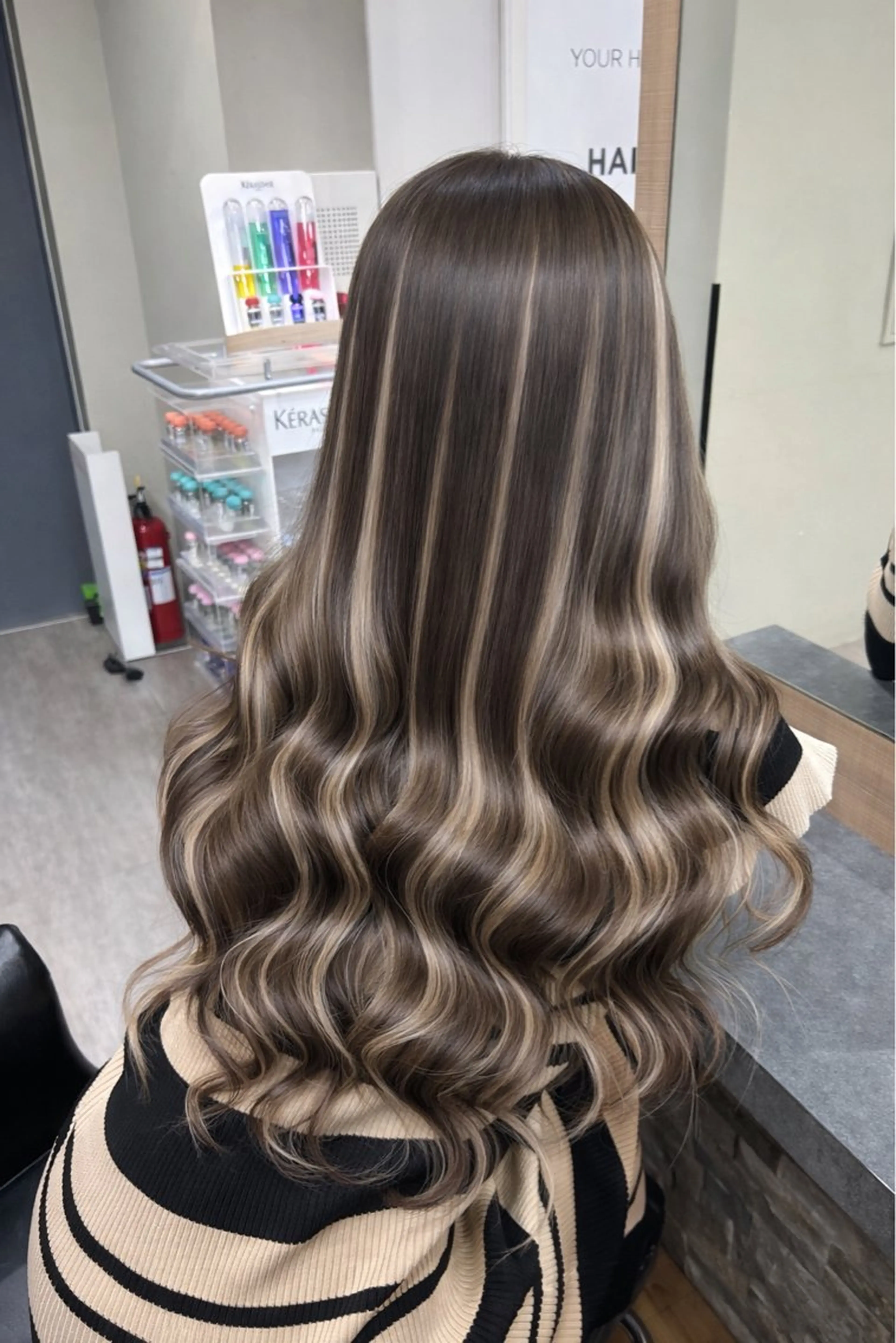 ロング カラー シールエクステ アッシュ ブリーチ ダークアッシュ ダークグレー ヘアカラー エクステ 横浜/エクステ特化× 艶カラー/あいかのヘアスタイル