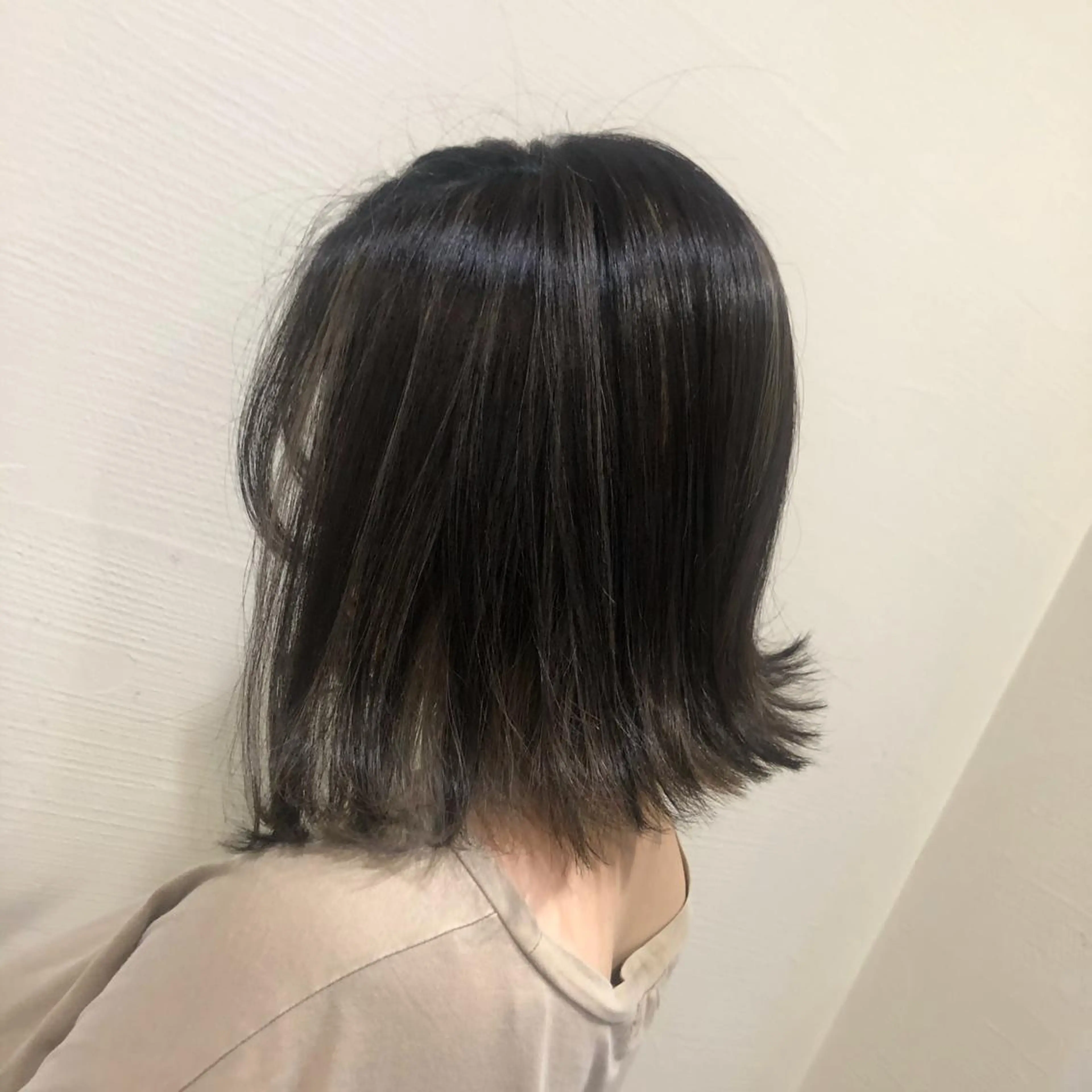 ミディアム maco 艶感ハイトーン🦋のヘアスタイル