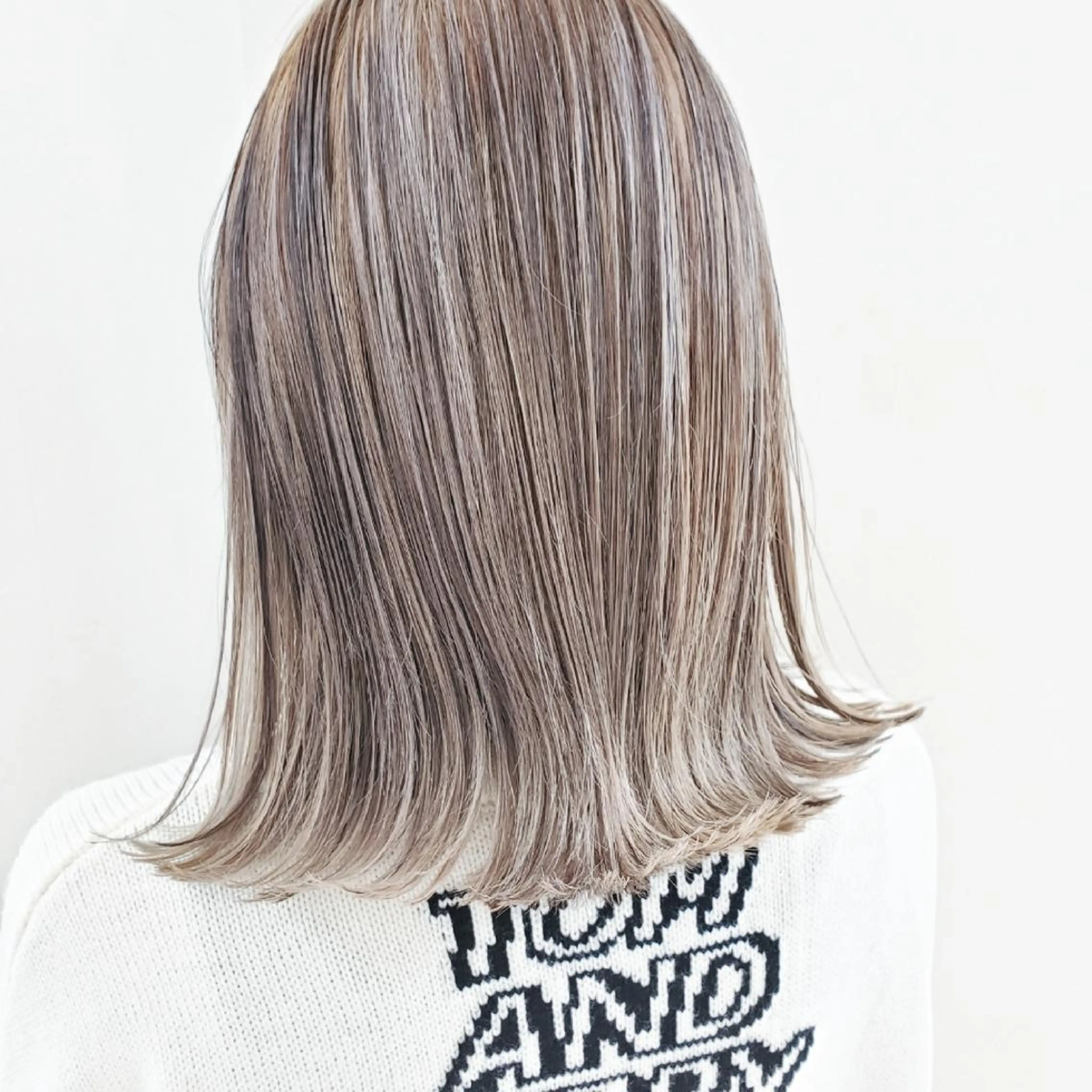 ミディアム カラー 切りっぱなしボブ グレージュ ボブ レイヤーカット/ ウルフカット/大橋 のヘアスタイル