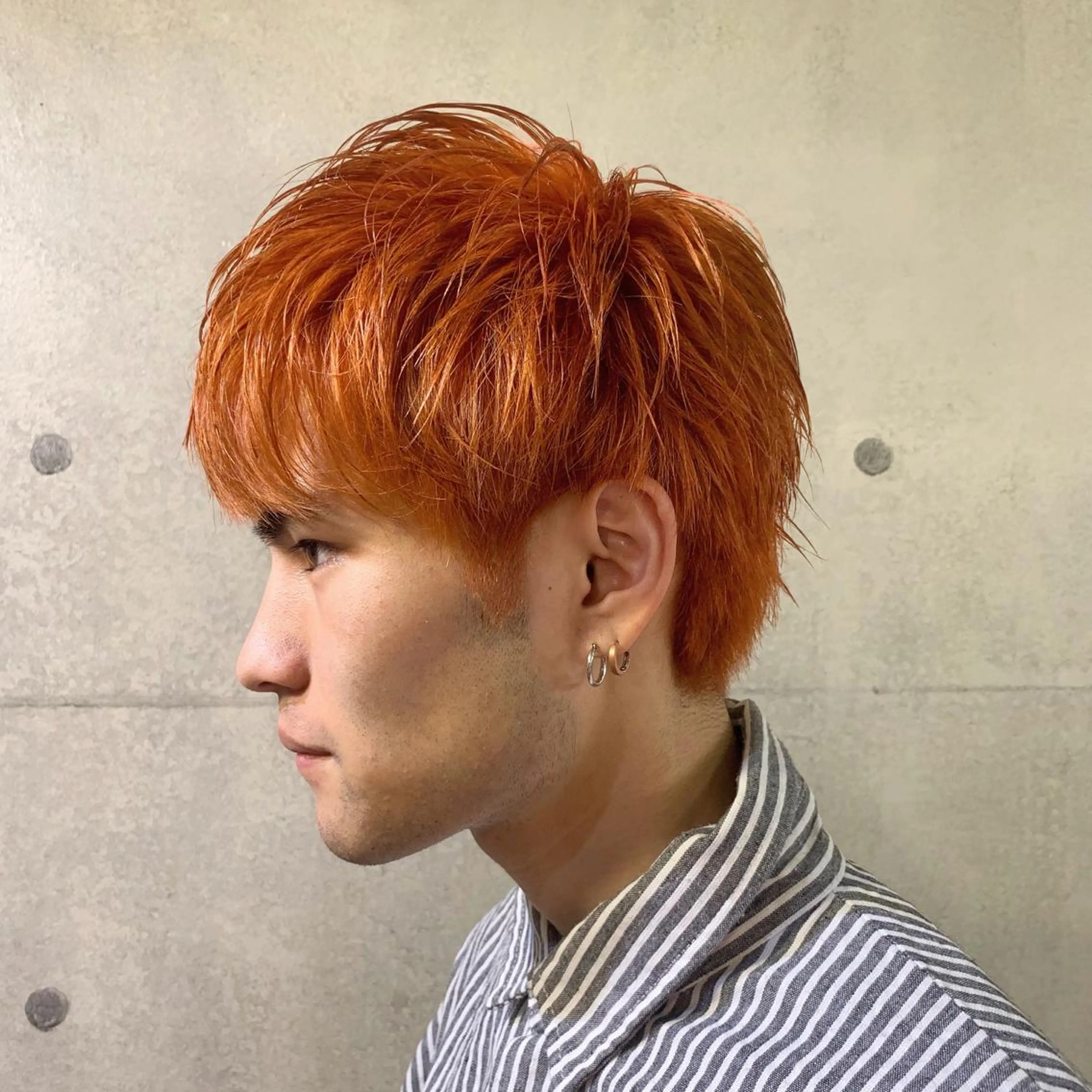 ショート カラー メンズ メンズブリーチ 黒髪 ブリーチ オレンジ 中性ウルフカット ケアブリーチ/ケイトのヘアスタイル