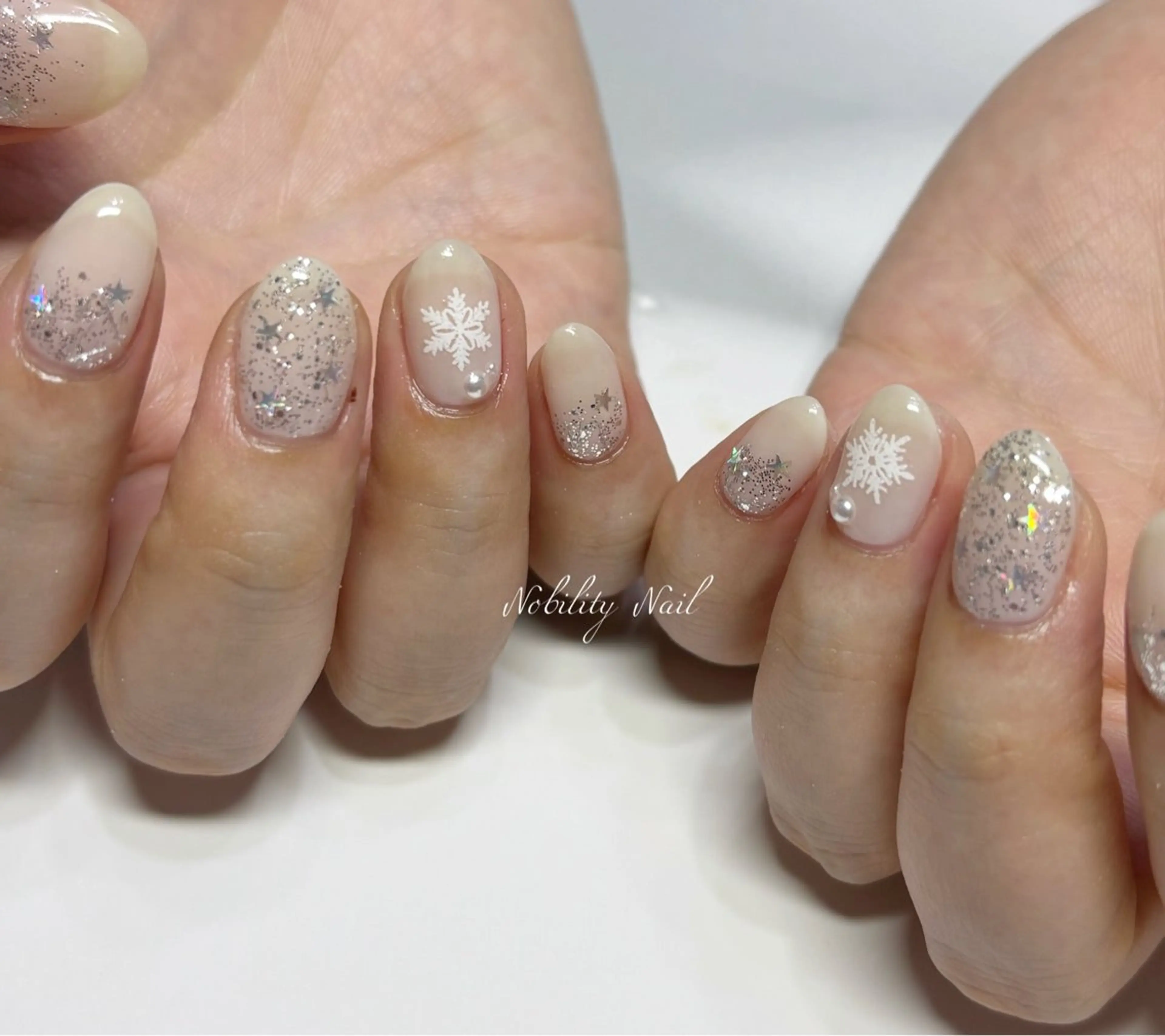 ネイル ラメ(グリッター) ホワイト 冬ネイル ネイルサロンNobilityNail所属・風口 麻由子のネイルデザイン