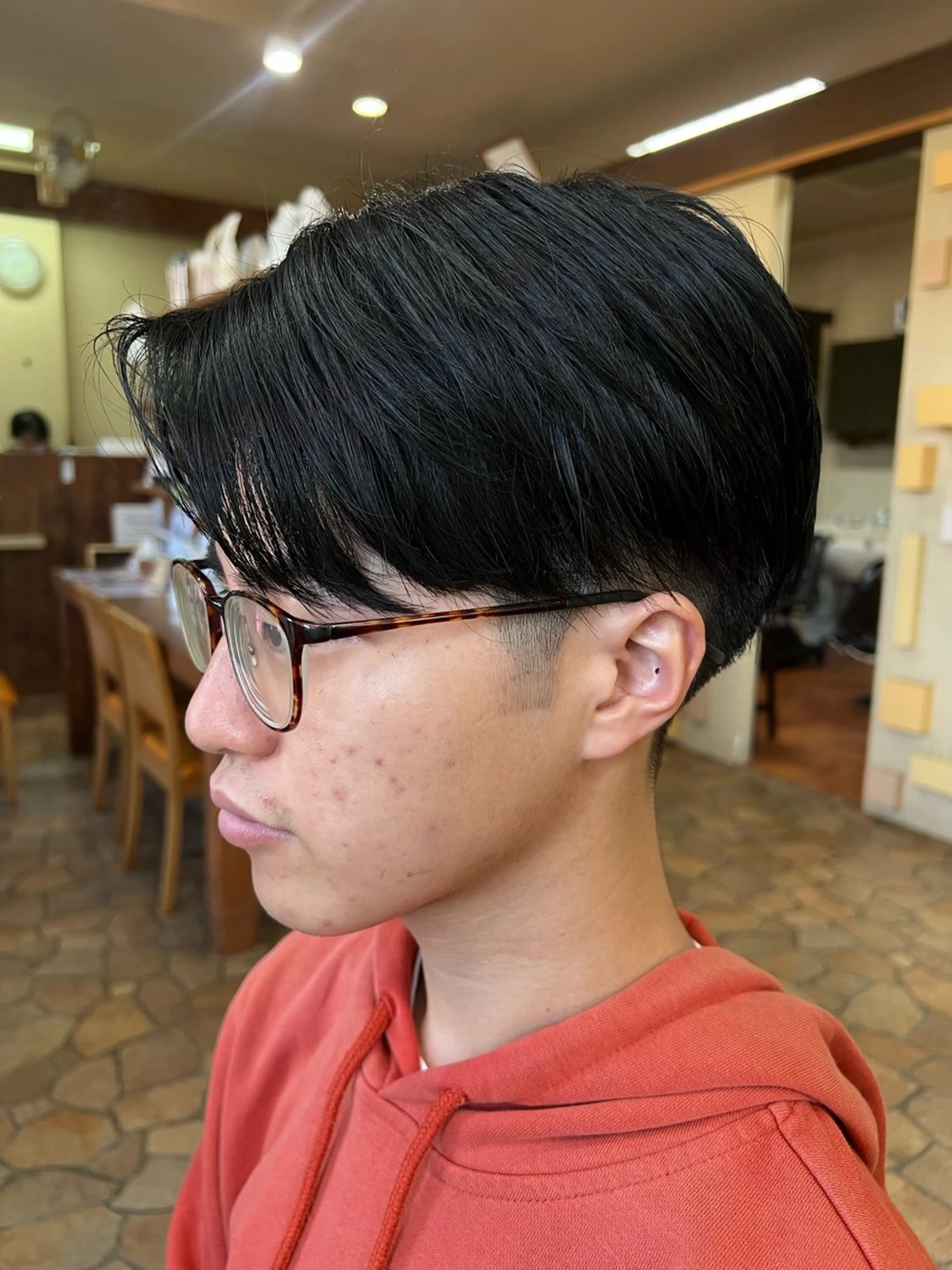 メンズ センターパート 刈り上げ カット 奥田 勝亮のヘアスタイル